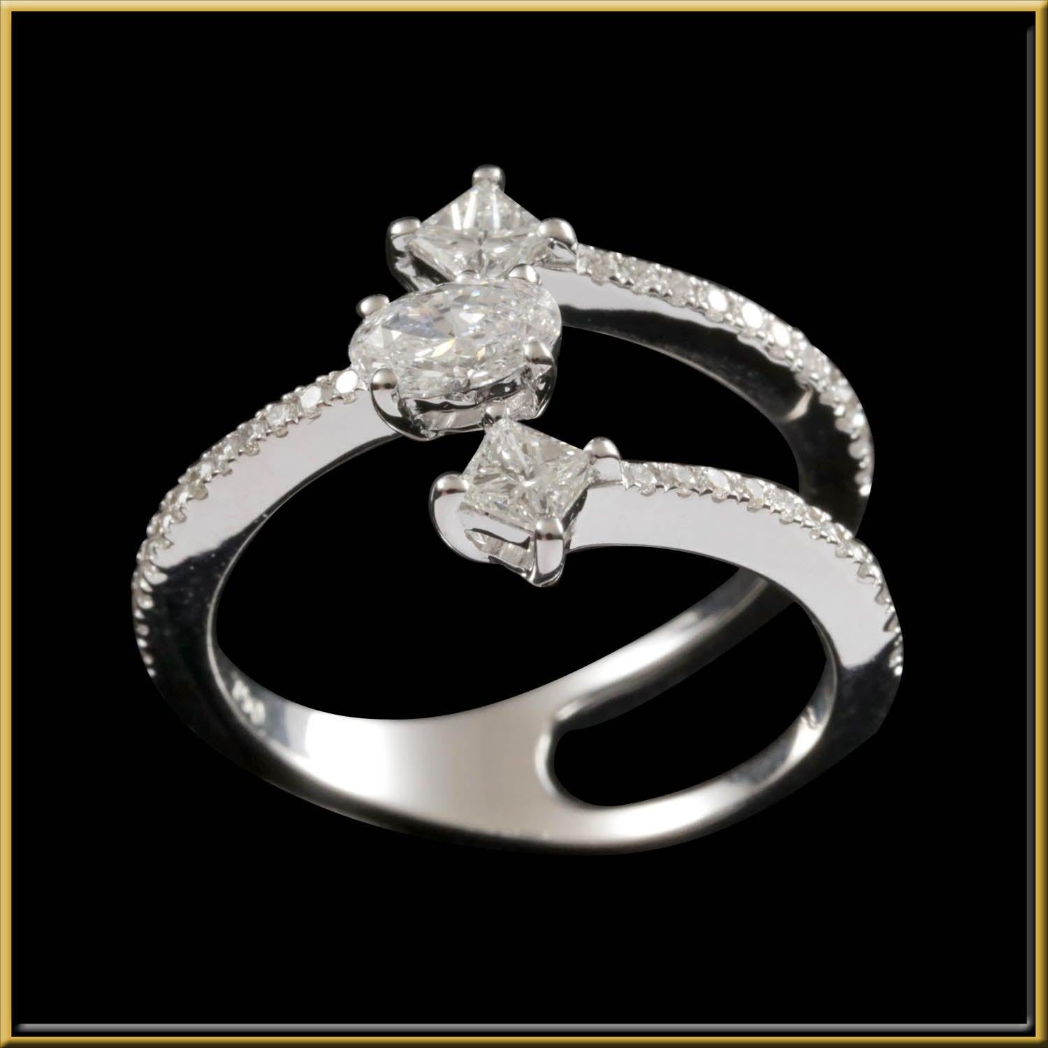 For Sale:  3-Stone Diamond Fashion Ring in 18 Karat Gold 2