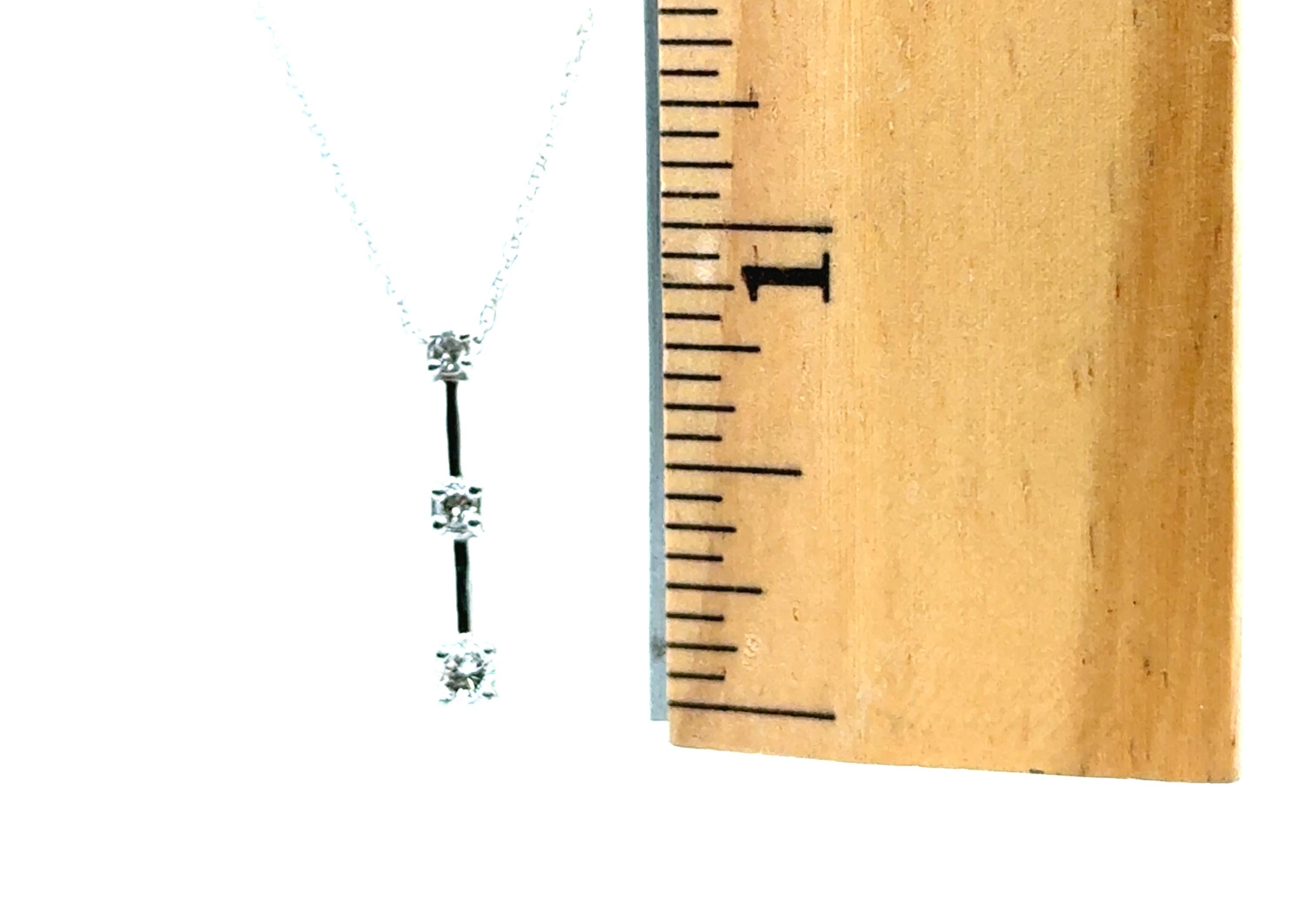 Donna Ciondolo Viaggio con 3 pietre di diamante Anniversario estratto .25ct Collana 14K in vendita