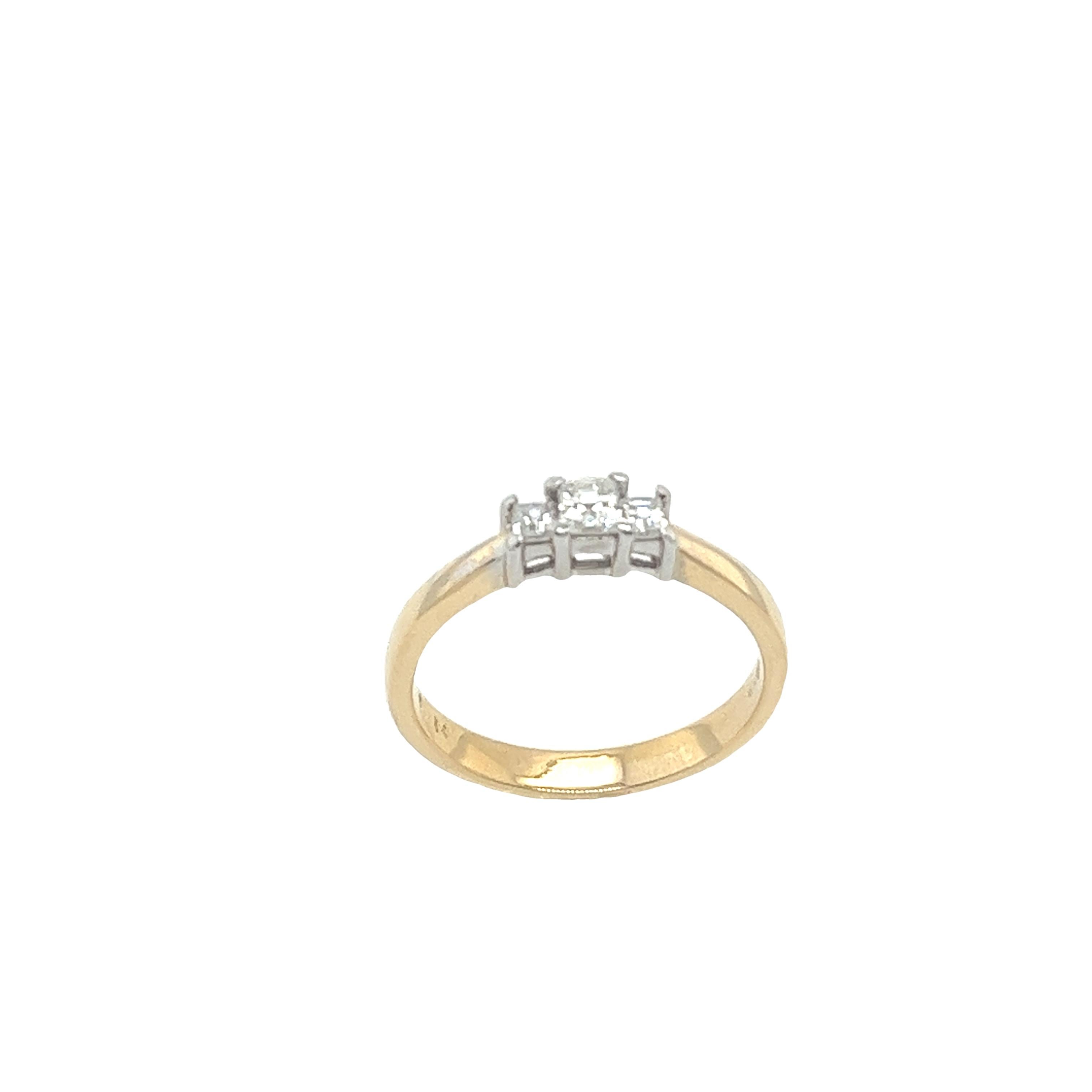 Round Cut 3-Stone Diamond Ring, Set With 0.35ct of Diamonds In 18ct Yellow & White Gold For Sale