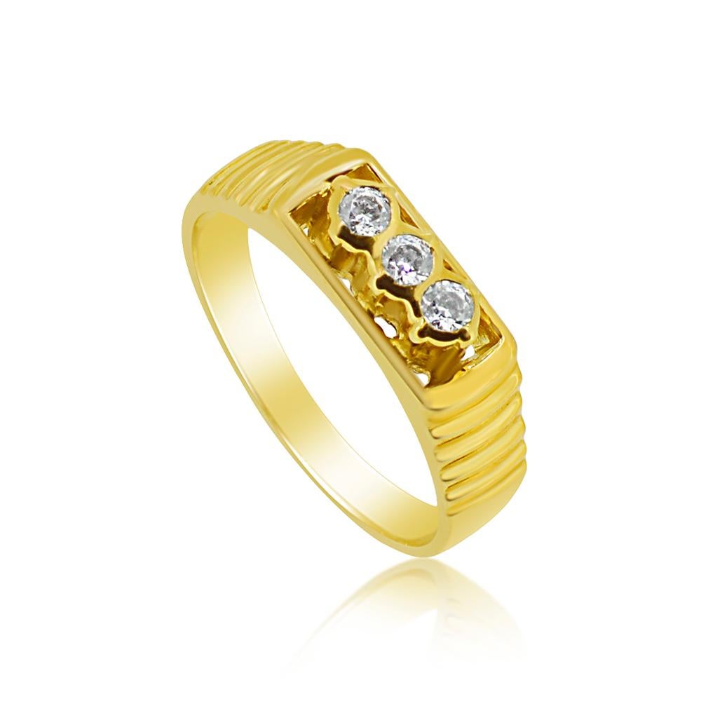 3 stone diamond vintage ring.
diamond weight- 0.30 cts , GH -VS
18K  yellow gold weight- 5.00 gms
ring size  8.5