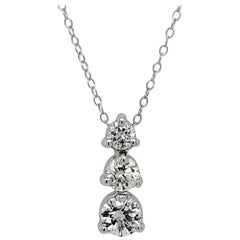 Collar de Diamantes Estilo Colgante con Gota de 3 Piedras