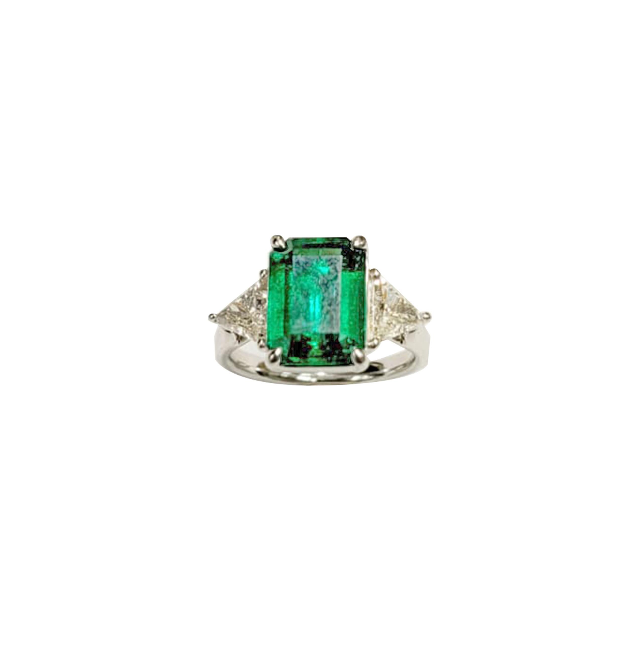 Emerald Cut African Emerald (4.20 carats, 11.5 x 8.3mm)

Trillion Cut Diamonds (1.00 carat) 

Ring Metal (Platinum)

Style/Tag# : CR2540E / 17800