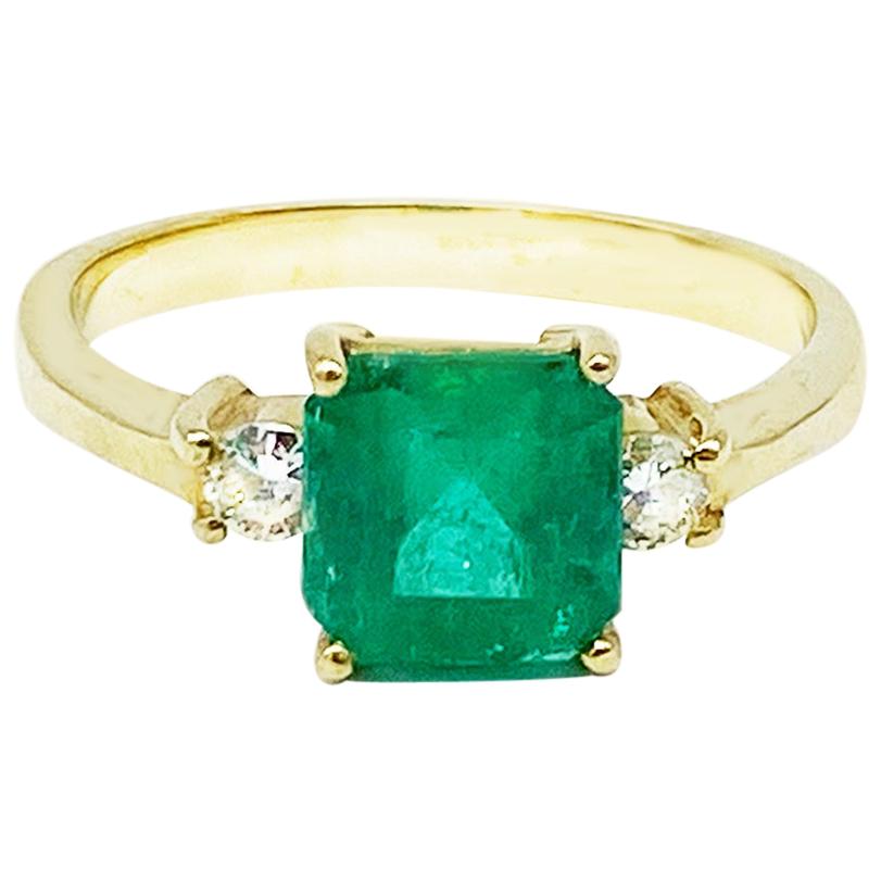 3-Stone Emerald & Diamond Ring 1.70 Carat 18 Karat Yellow Gold For Sale