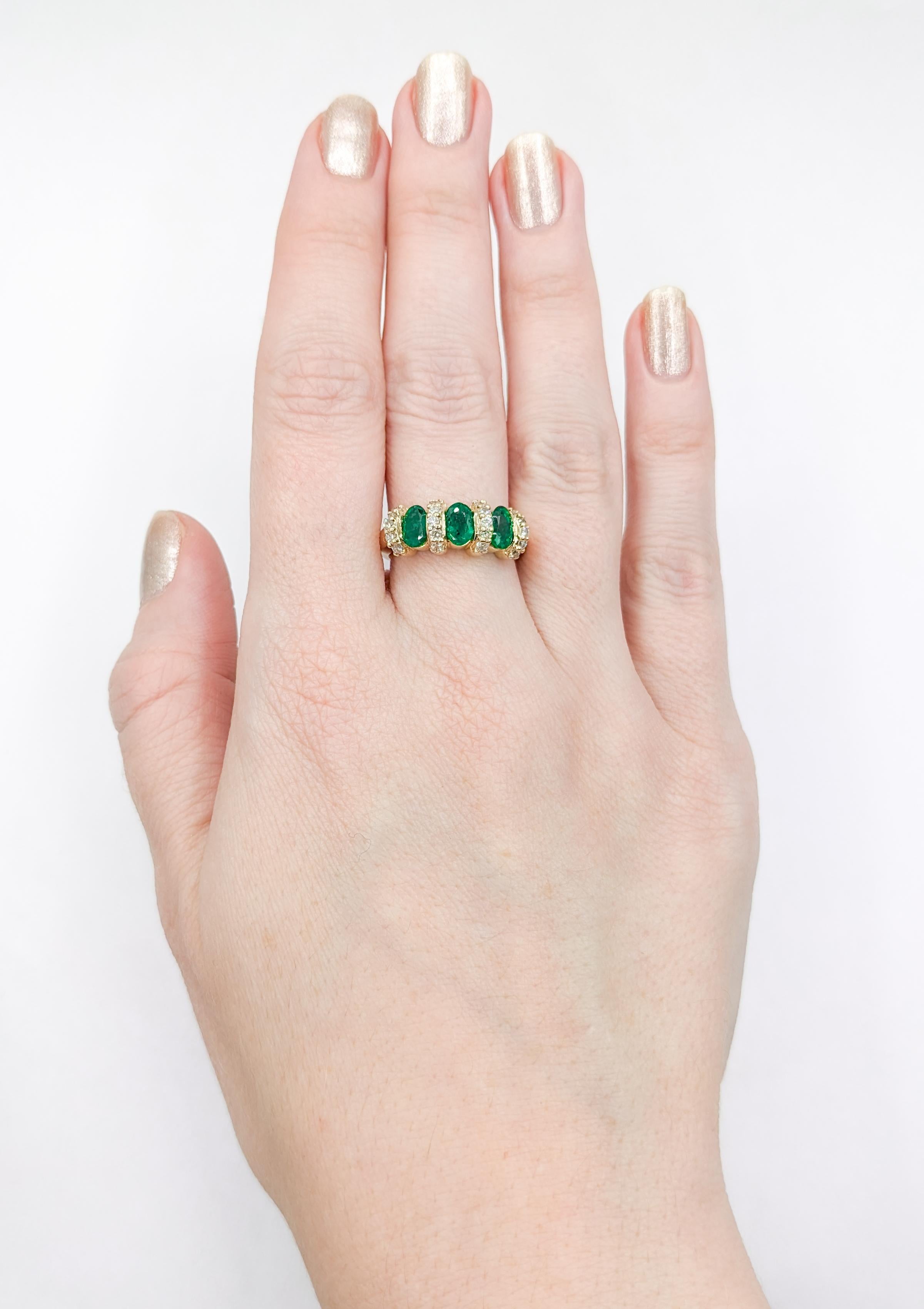 Modern 3-Stone Emerald & Diamond Ring in Yellow Gold For Sale