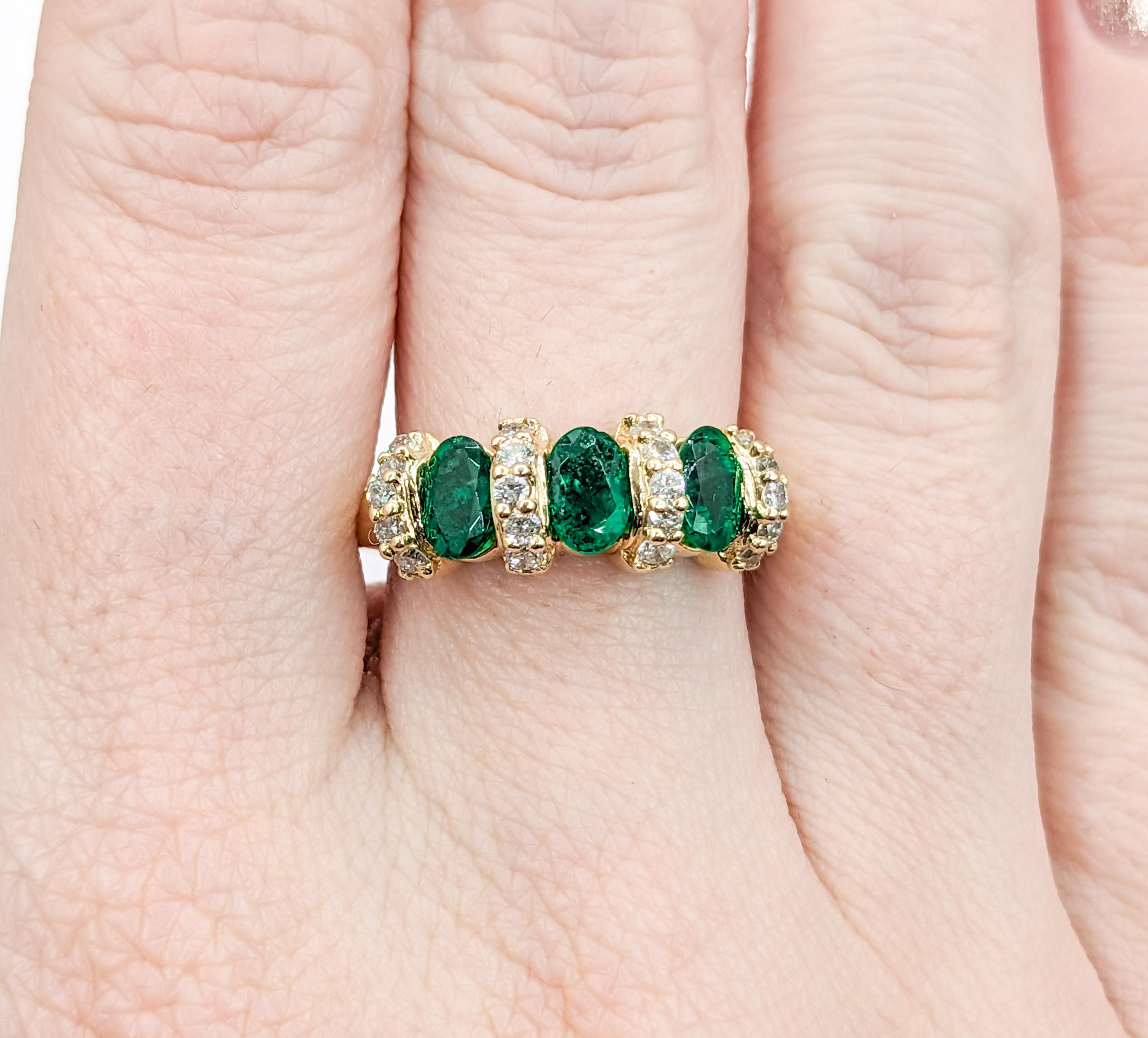3-Stone Emerald & Diamond Ring in Yellow Gold In Excellent Condition For Sale In Bloomington, MN