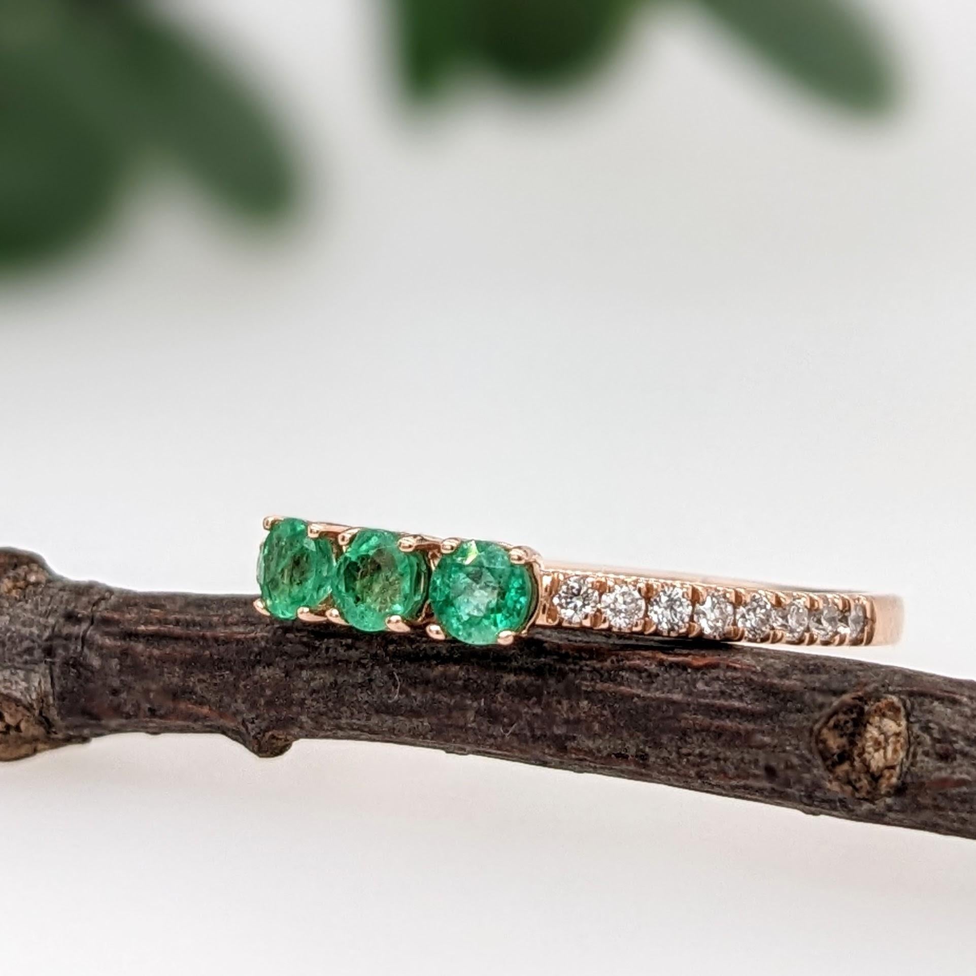 Moderne Bague à 3 pierres avec diamants extraits de la terre en or jaune massif 14 carats  Rond 3mm en vente