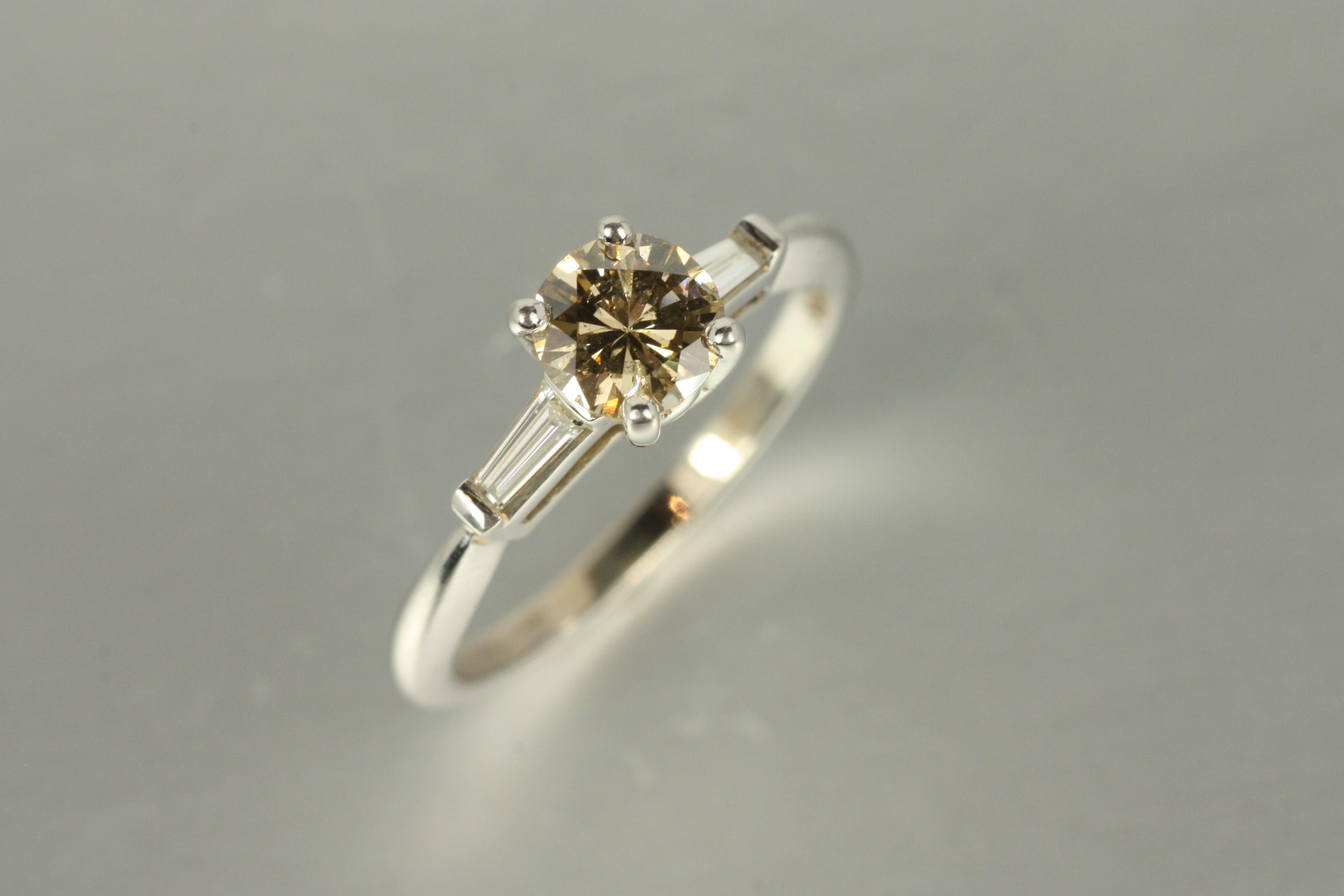 Round Cut 3-Stone Engagement Ring – Champagne & Baguette Cut Diamonds in 14K For Sale