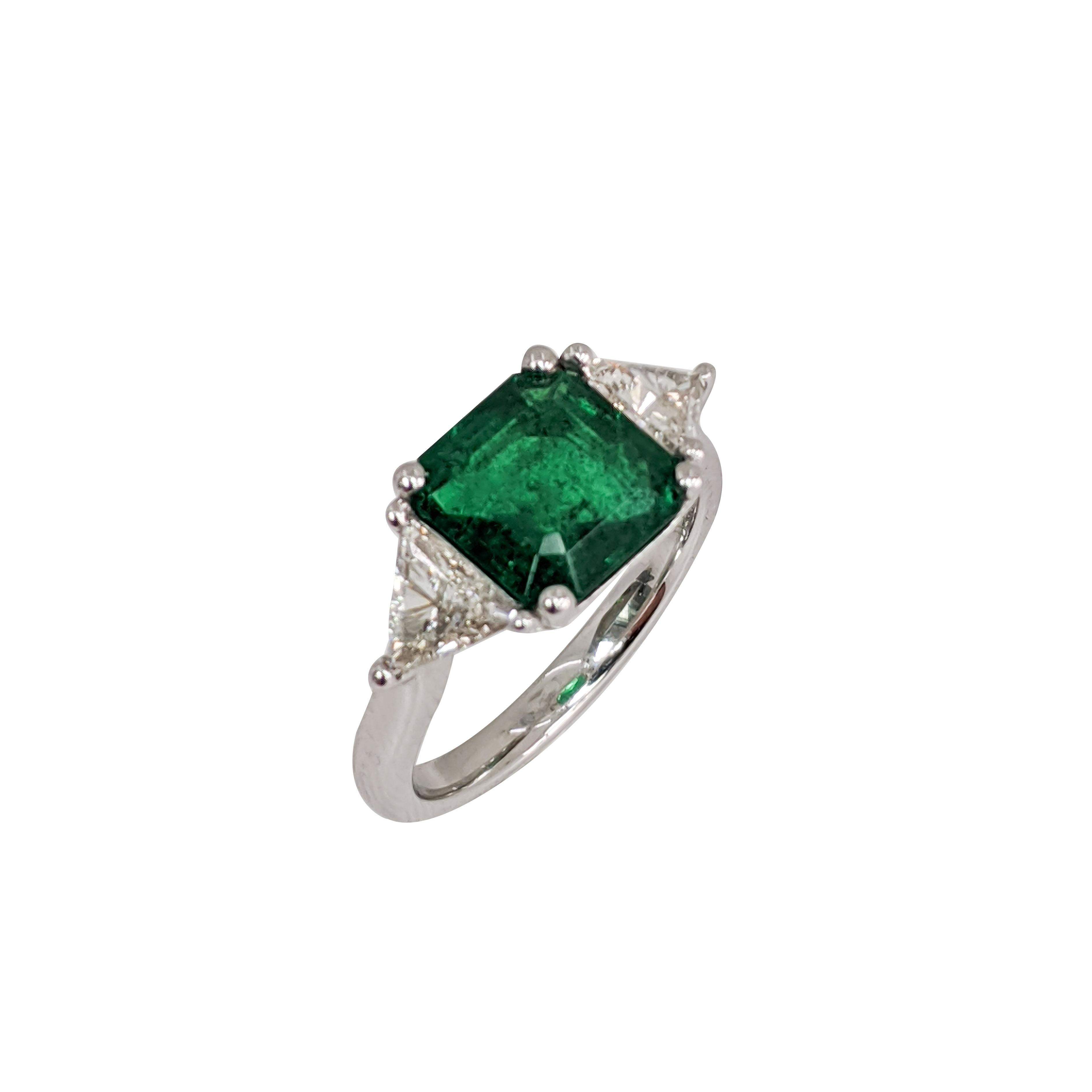 emerald and trillion cut diamond ring