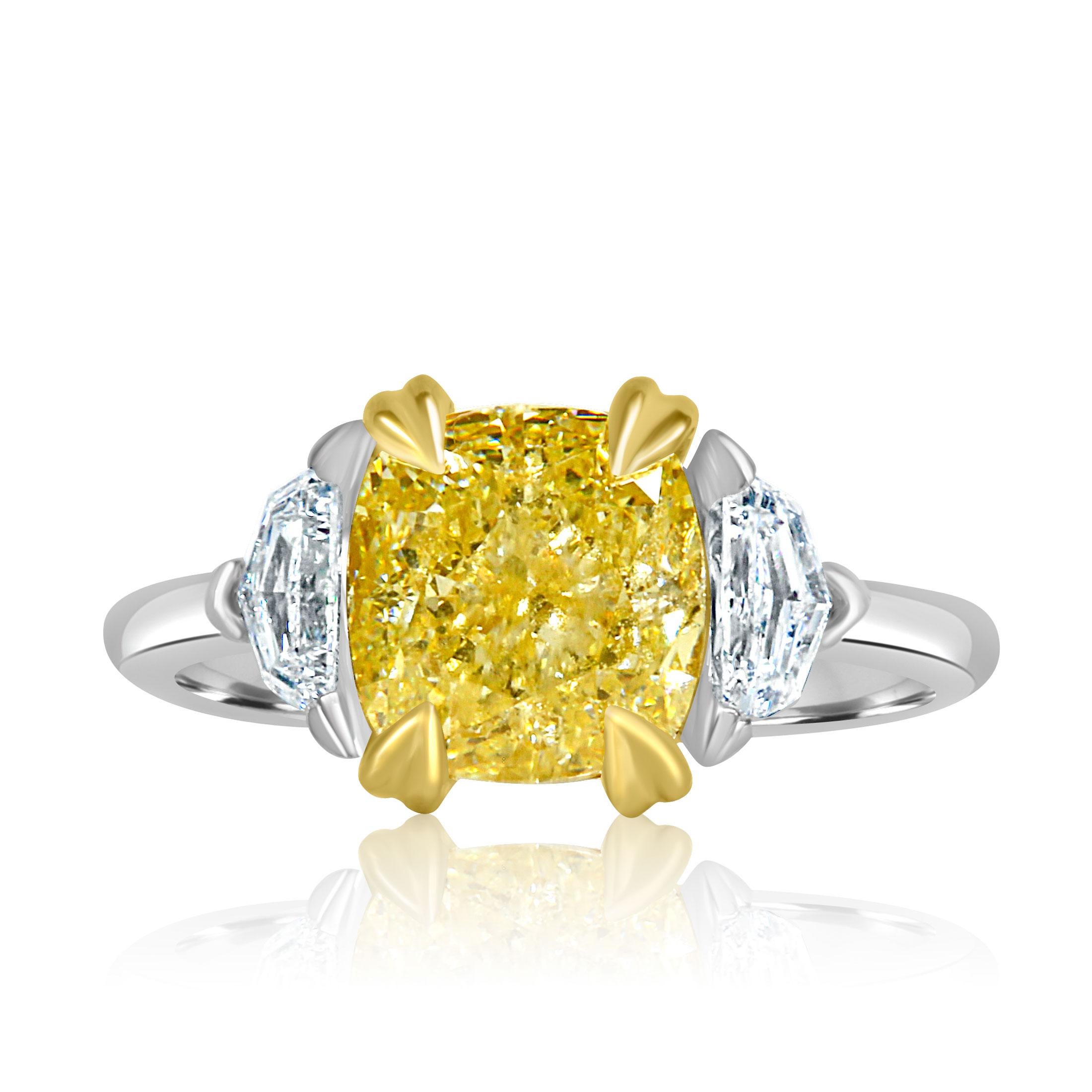 3 Stone GIA Certified 3.14 Ct Yellow VVS2 Cushion Diamond Engagement Ring 18K For Sale 6