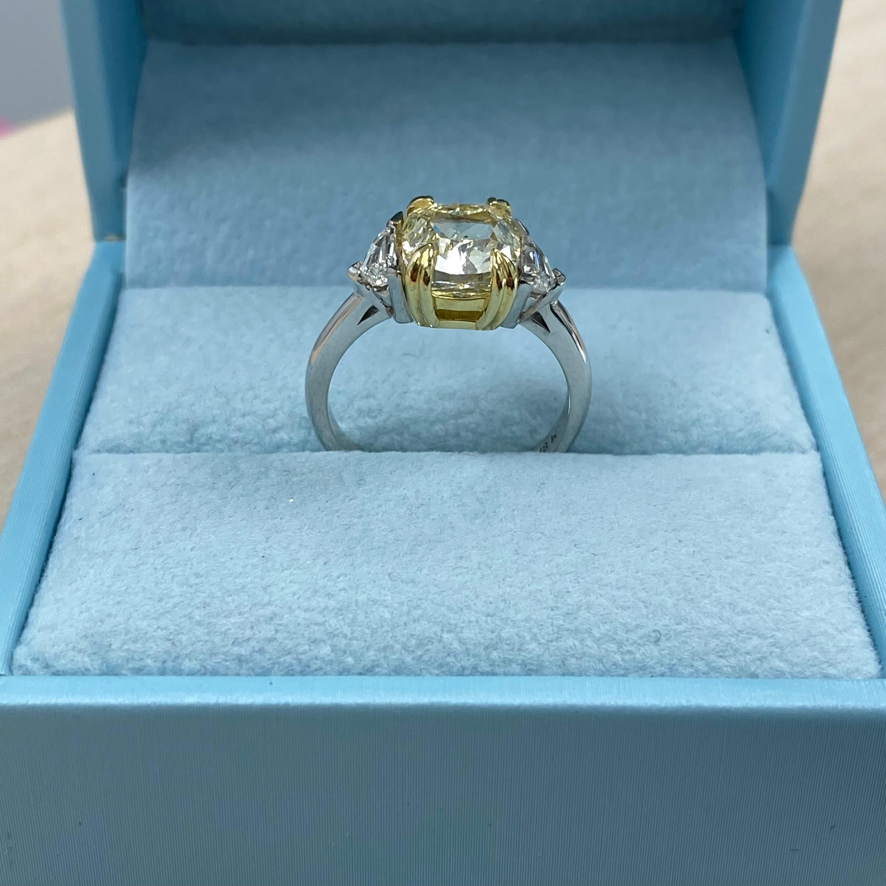 Cushion Cut 3 Stone GIA Certified 3.14 Ct Yellow VVS2 Cushion Diamond Engagement Ring 18K For Sale