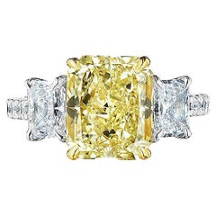 Bague à 3 pierres en diamants jaunes taille radiant certifiés GIA