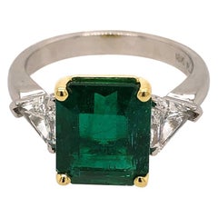 3-Stone Green Emerald Ring with Kite Diamonds