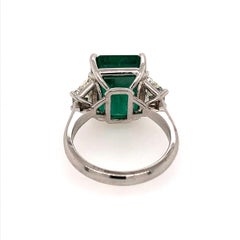 3-Stone Green Emerald Ring with Trapezoid Diamonds