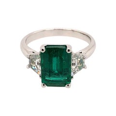 3-Stone Green Emerald Ring with Trapezoid Diamonds