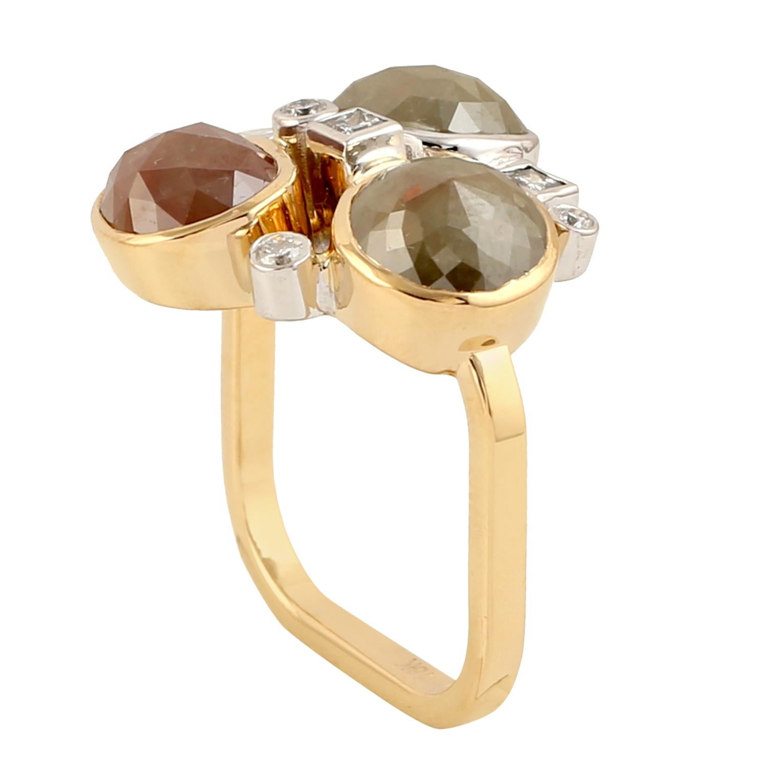 Women's 3 Stone ice Diamond Cocktail Ring in 18k yellow gold For Sale