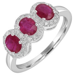 3 Stone Mosambik Rubin Band Ring mit Diamanten in 18k Weißgold gemacht