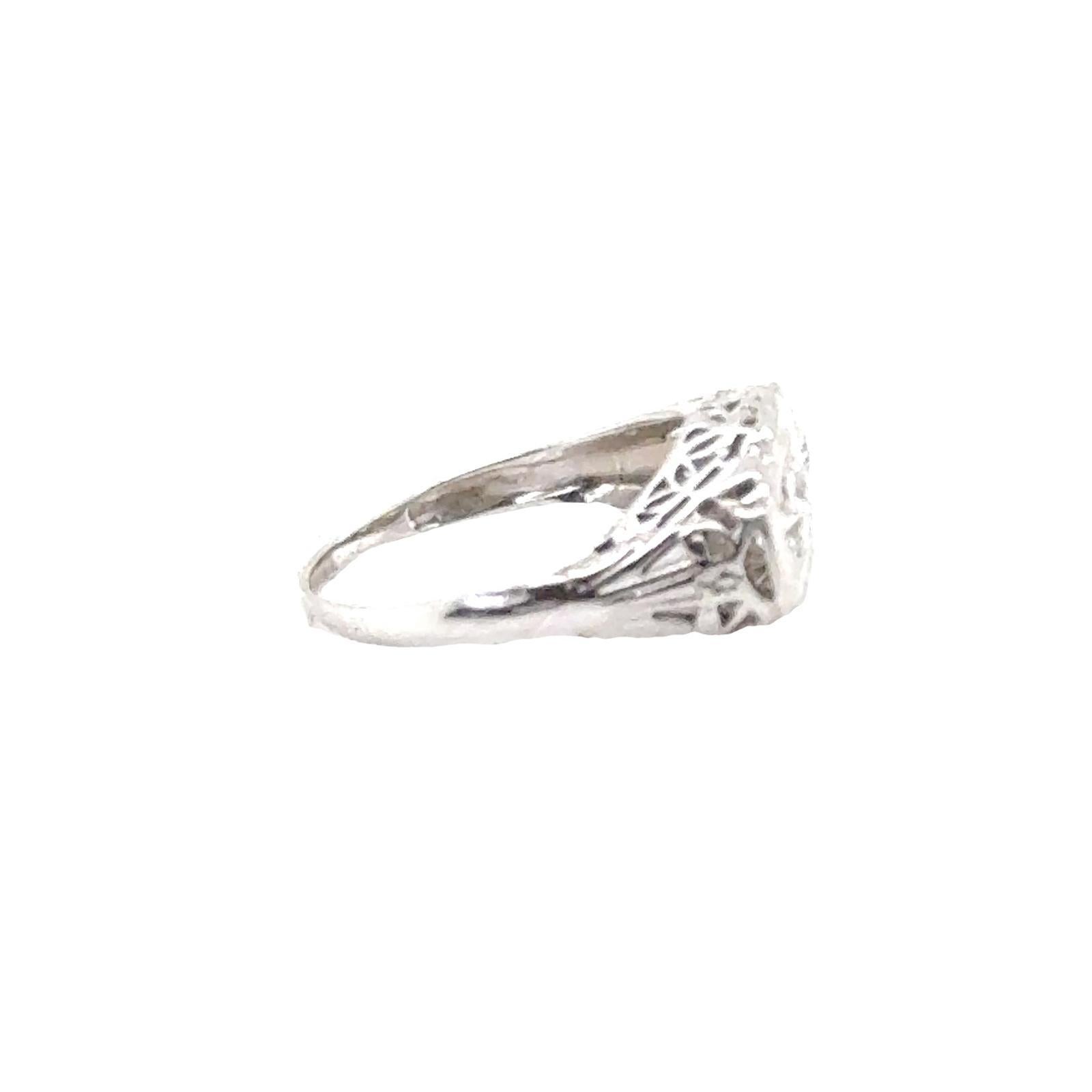 Women's 3 Stone Old European Diamond 18 Karat White Gold Filigree Band Ring For Sale