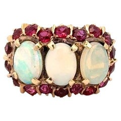 Anillo de Cóctel Vintage de Oro con 3 Piedras de Ópalo y Rubí