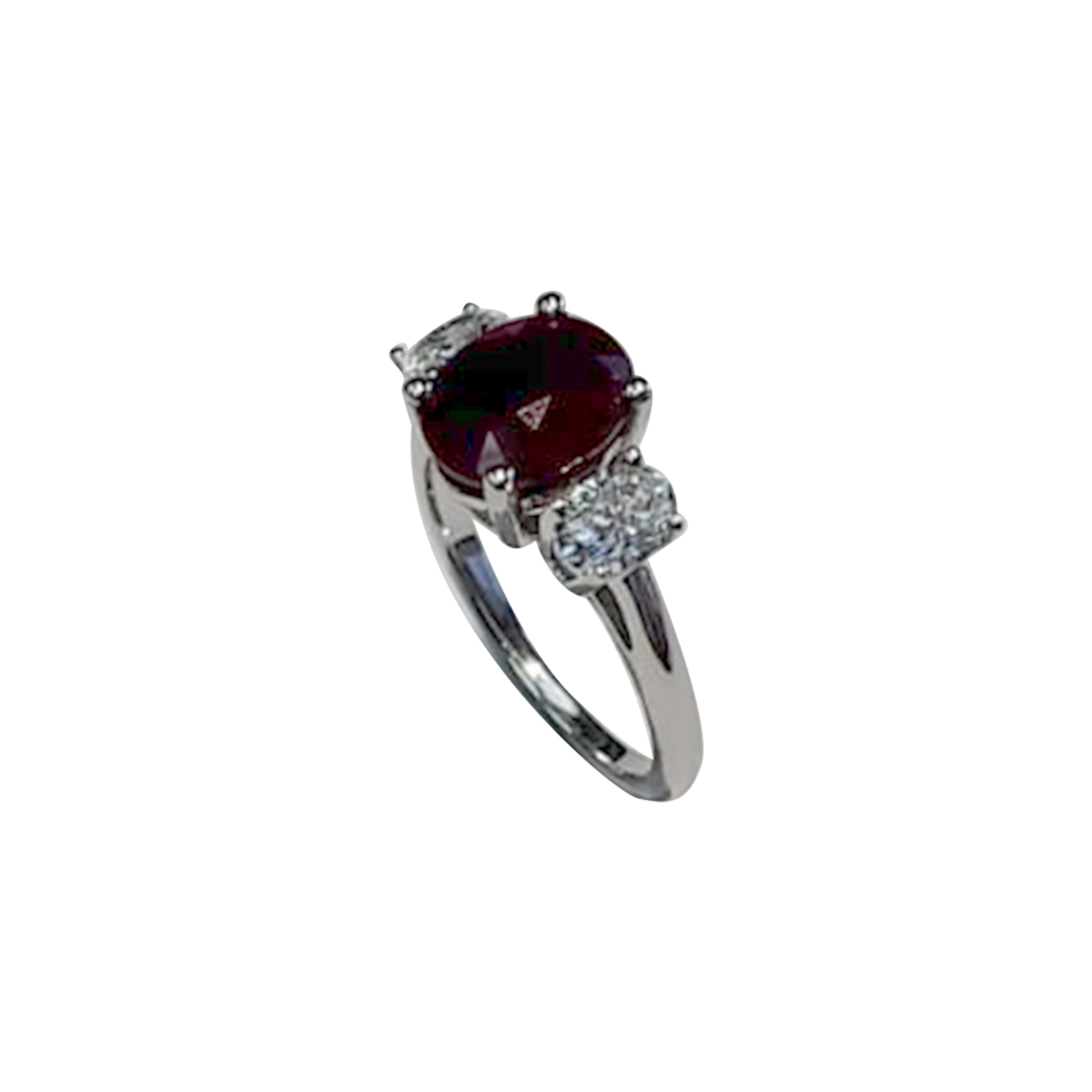 Beautiful 2.90ct Ruby fashion ring accompanied by two 0.78ct diamonds