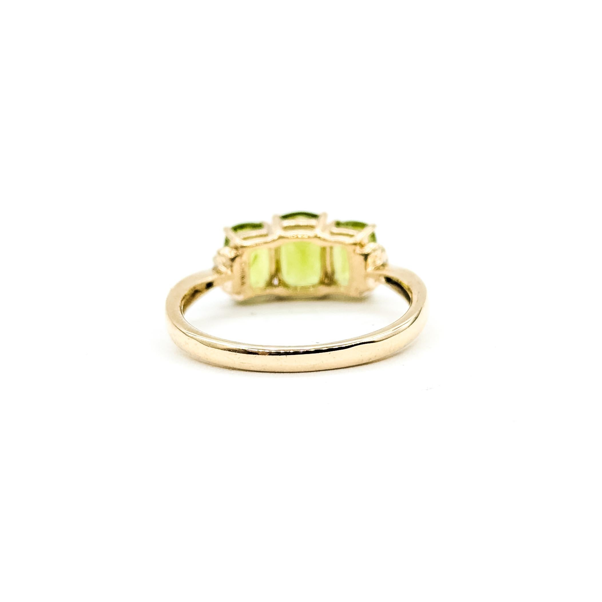 3-Stone Peridot & Diamond Ring in 14k Yellow Gold in vendita 2