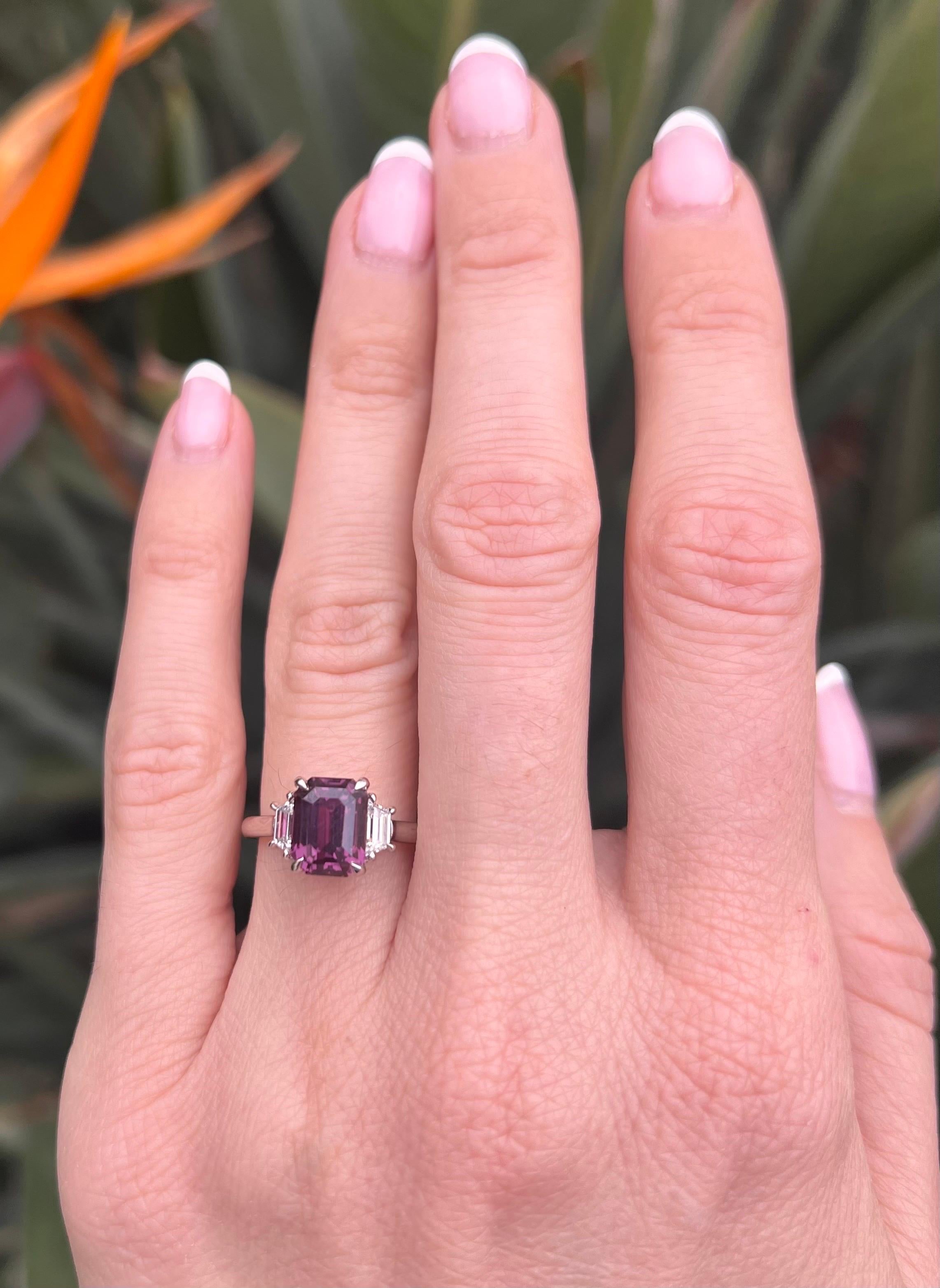 Three Stone Platinum 3.78-carat Sapphire Ring – Love, Strength & Elegance - GIA For Sale 2