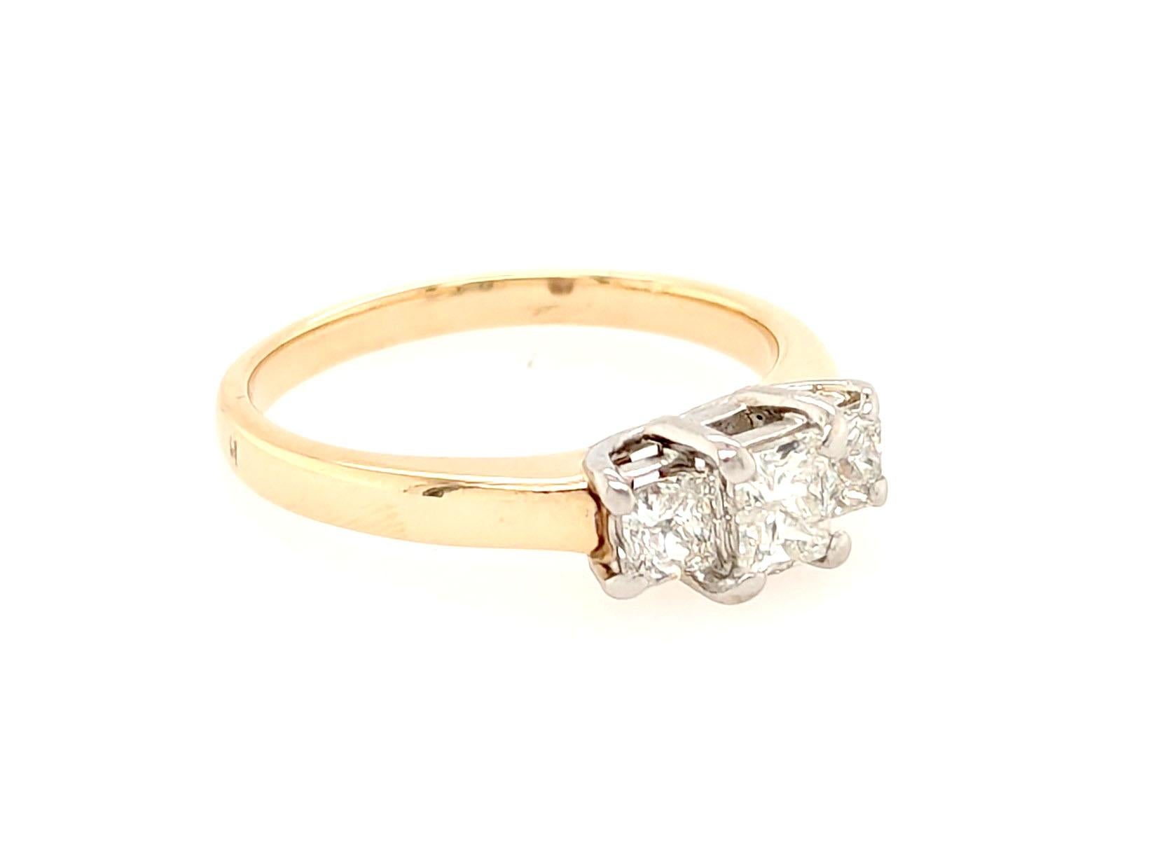 3 Steine Prinzessinnenschliff Diamant Verlobungsring .50ct 14K Gelbgold (Carréschliff) im Angebot