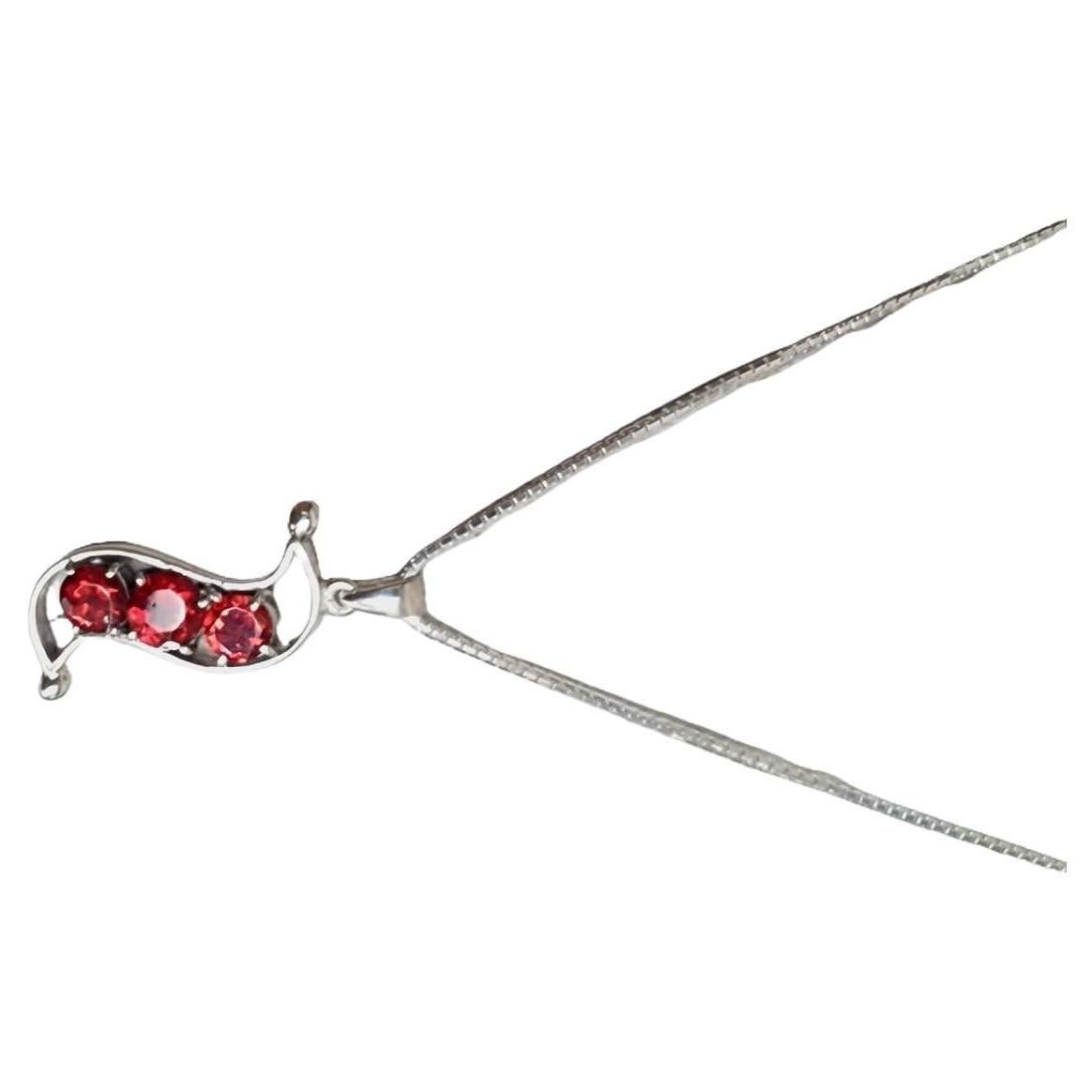 Round Cut 3 Stone Red Garnet Pod Pendant Necklace For Sale