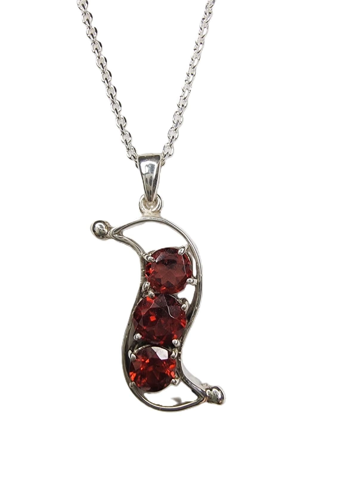 3 Stone Red Garnet Pod Pendant Necklace For Sale
