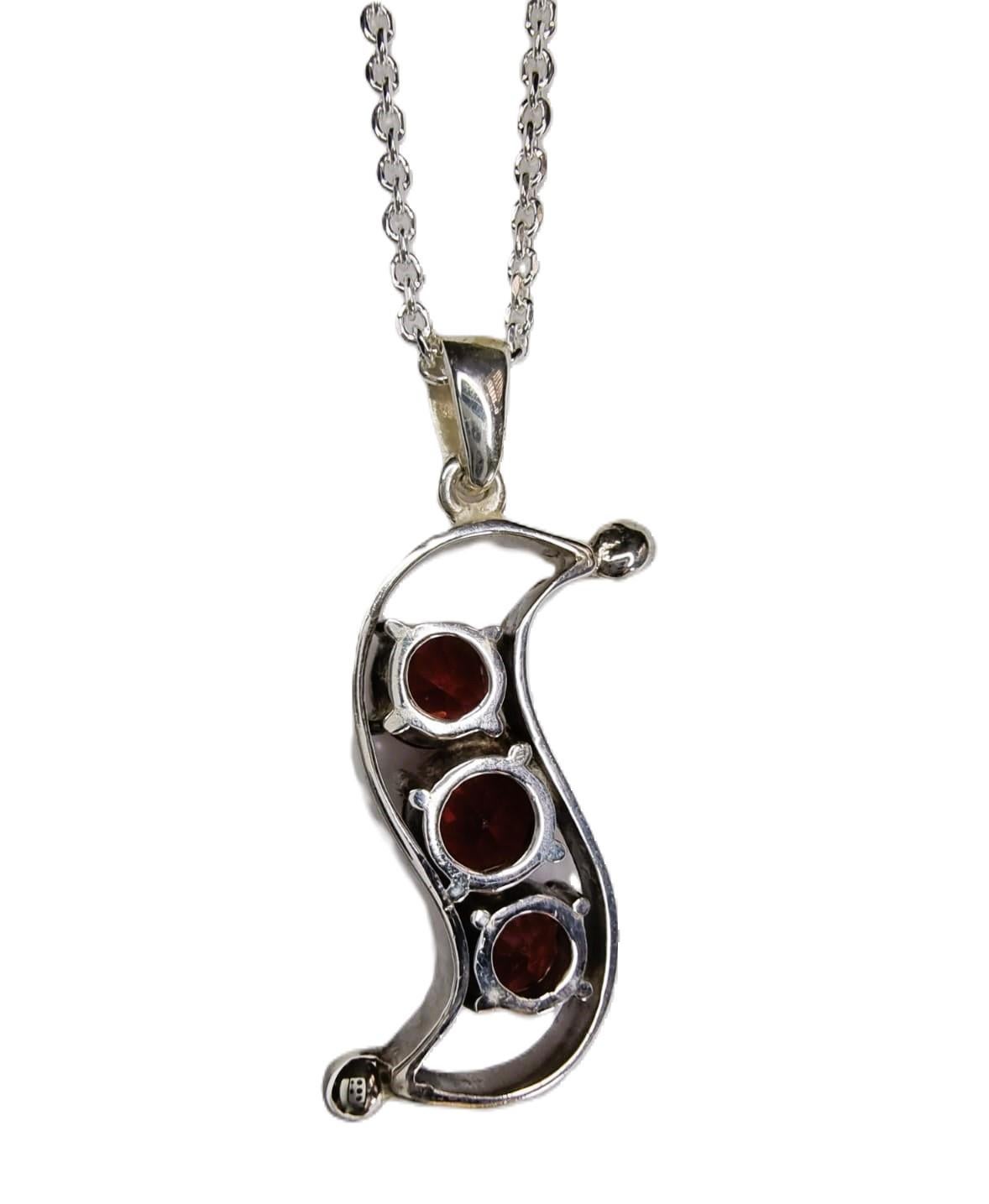 Women's or Men's 3 Stone Red Garnet Pod Pendant Necklace For Sale