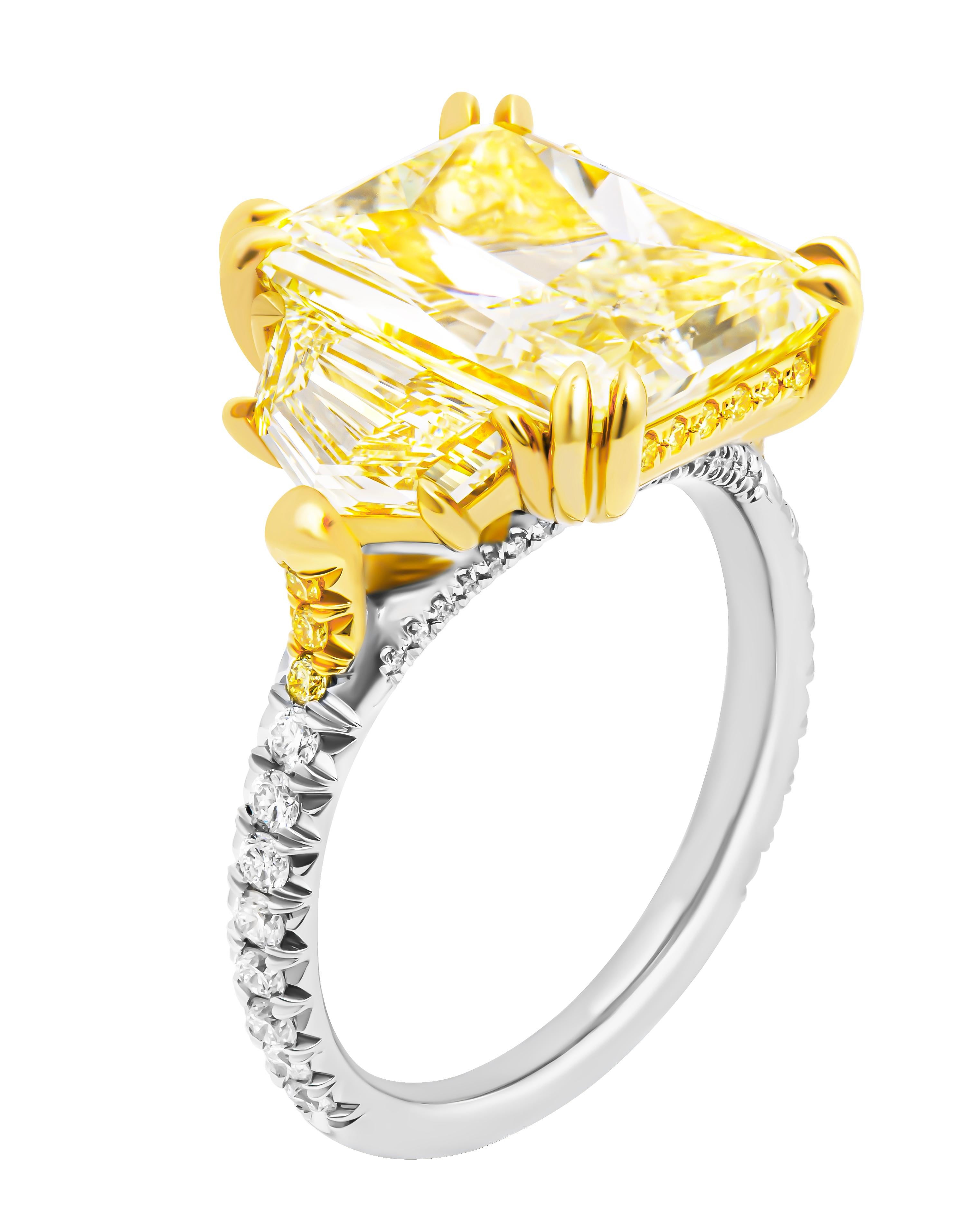 Anillo de 3 piedras con talla radiante 6,52 ct Y-Z SI2 Radiante