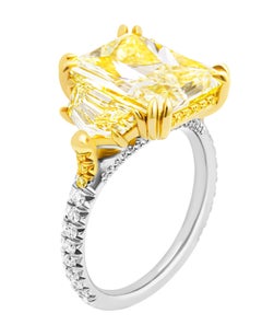 yz sapphire 3 Stone Ring in with Radiant Cut 6.52ct Y-Z SI2 Radiant