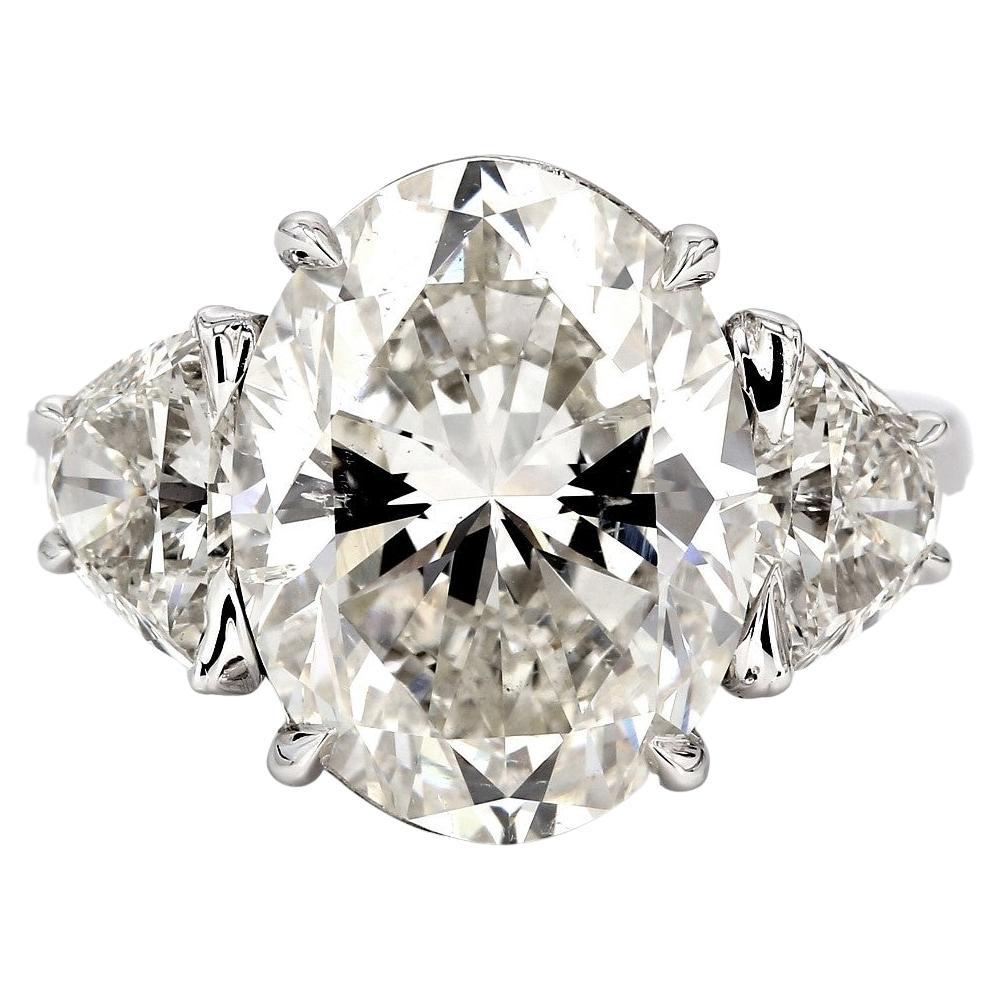 Bague à 3 pierres avec certificat GIA I/SI1 de 8,04 carats. Centre ovale en diamant.  D9.62ct.t.w.