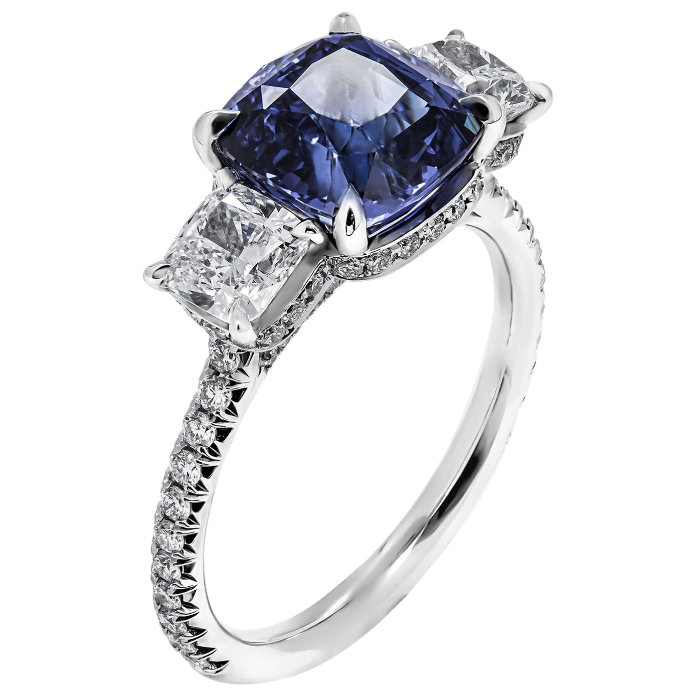 3-Stone Ring with 3.59 Carat Blue Sapphire For Sale