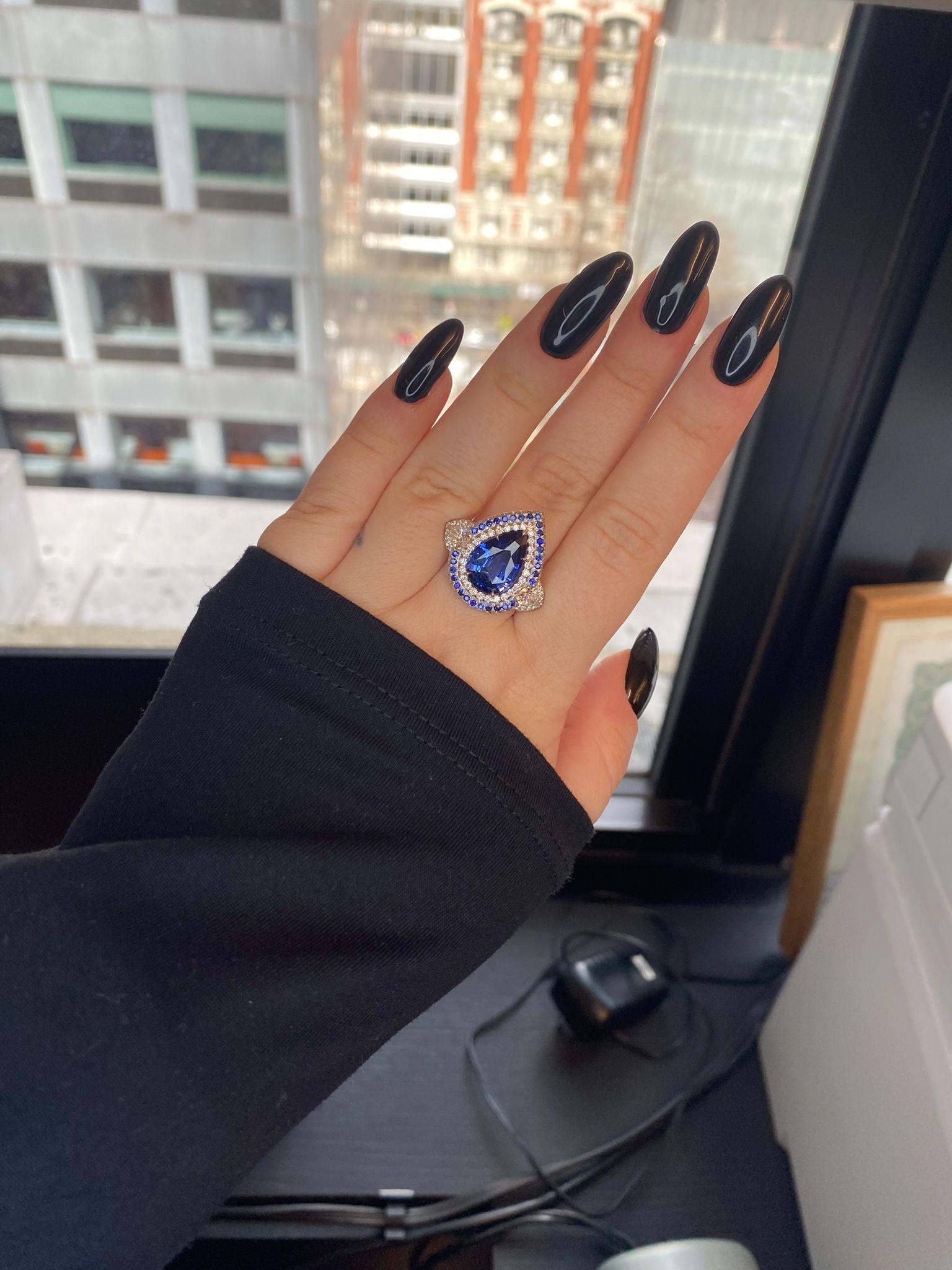 GIA Certified 3-Stone Ring with 5.04 Carat Sapphire Pear Shape In New Condition For Sale In New York, NY