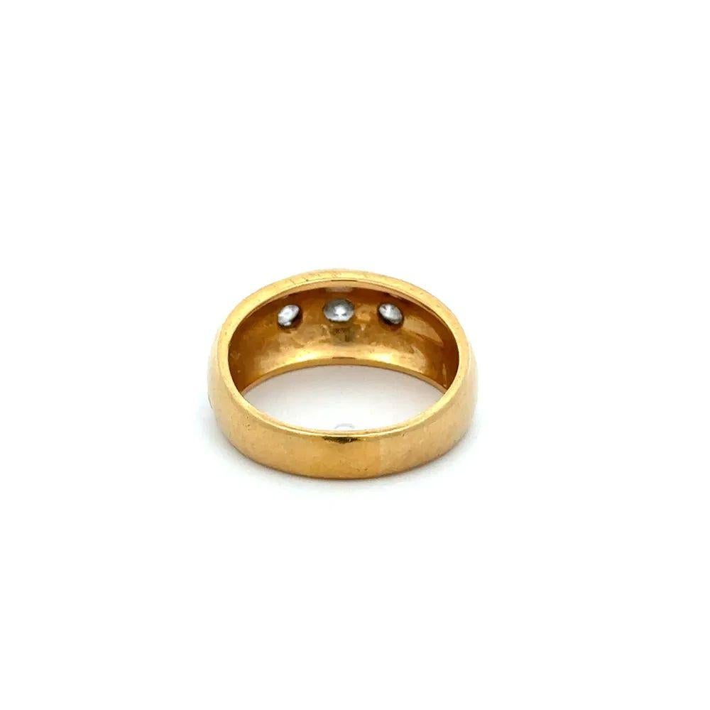 Taglio brillante Anello a fascia d'oro vintage da uomo con trilogia di diamanti a taglio brillante a 3 pietre in vendita