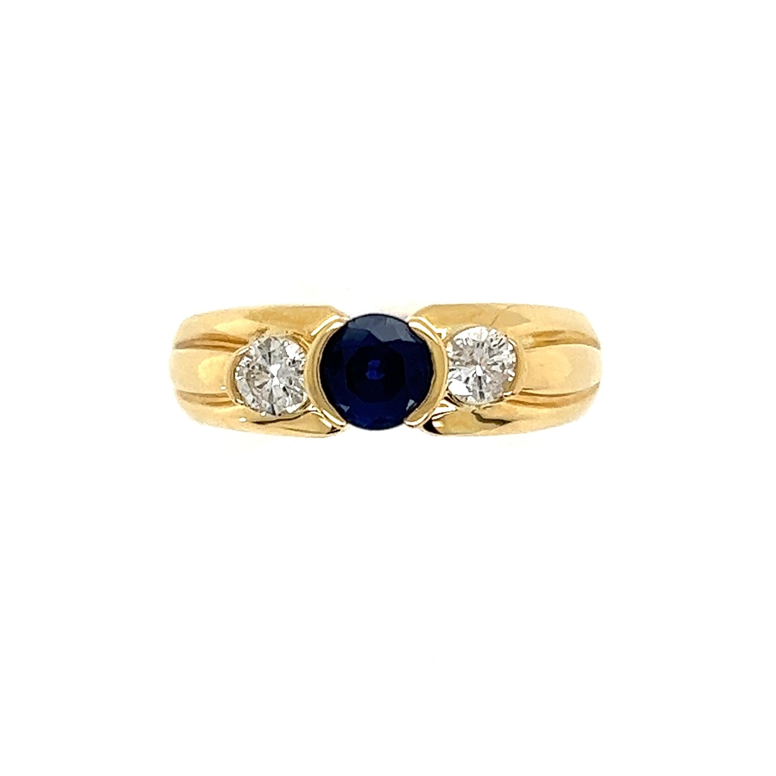 Taille ronde 3-Stone Sapphire and Diamond Gold Art Deco Revive Band Ring Fine Estate Jewelry en vente