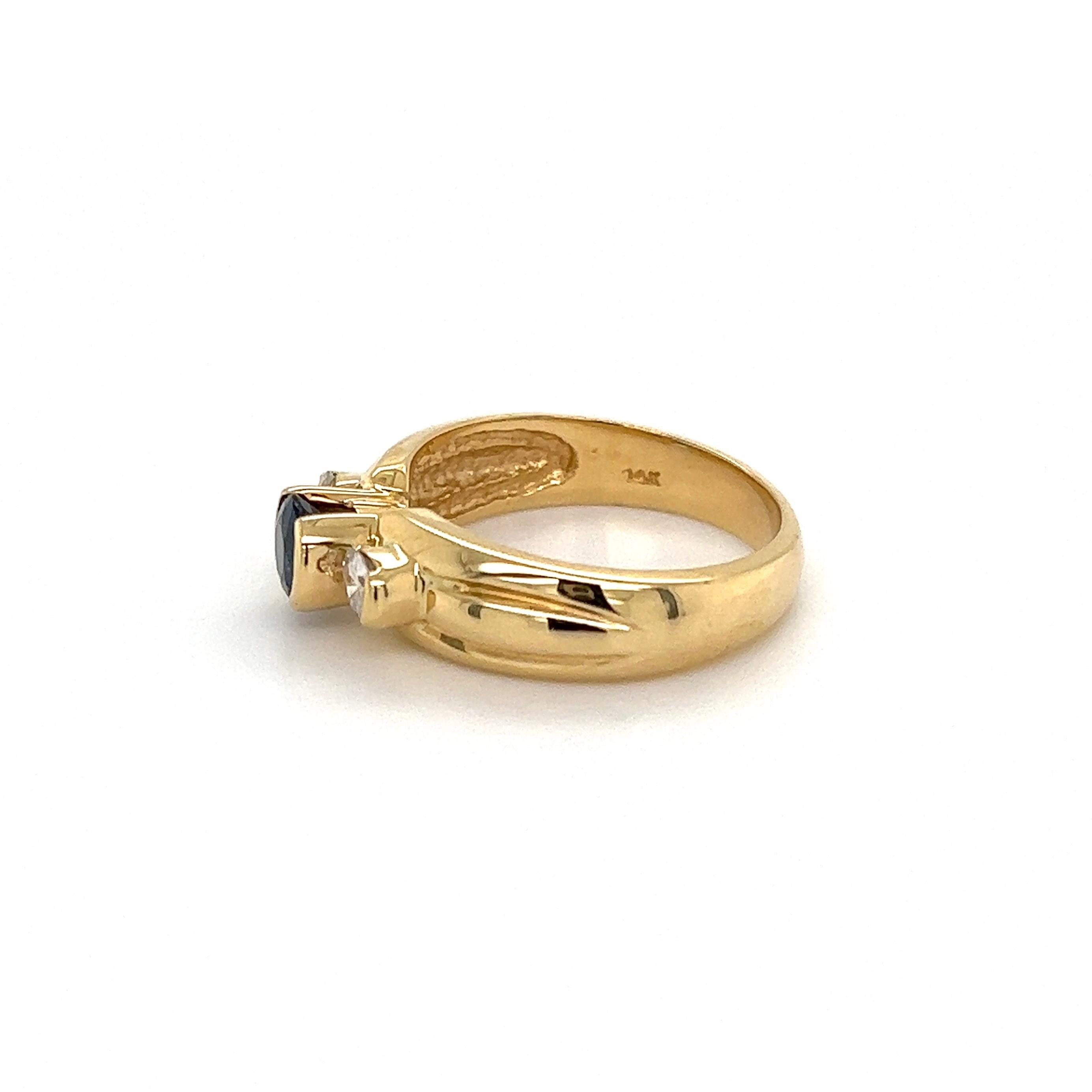 3-Stone Sapphire and Diamond Gold Art Deco Revive Band Ring Fine Estate Jewelry Excellent état - En vente à Montreal, QC