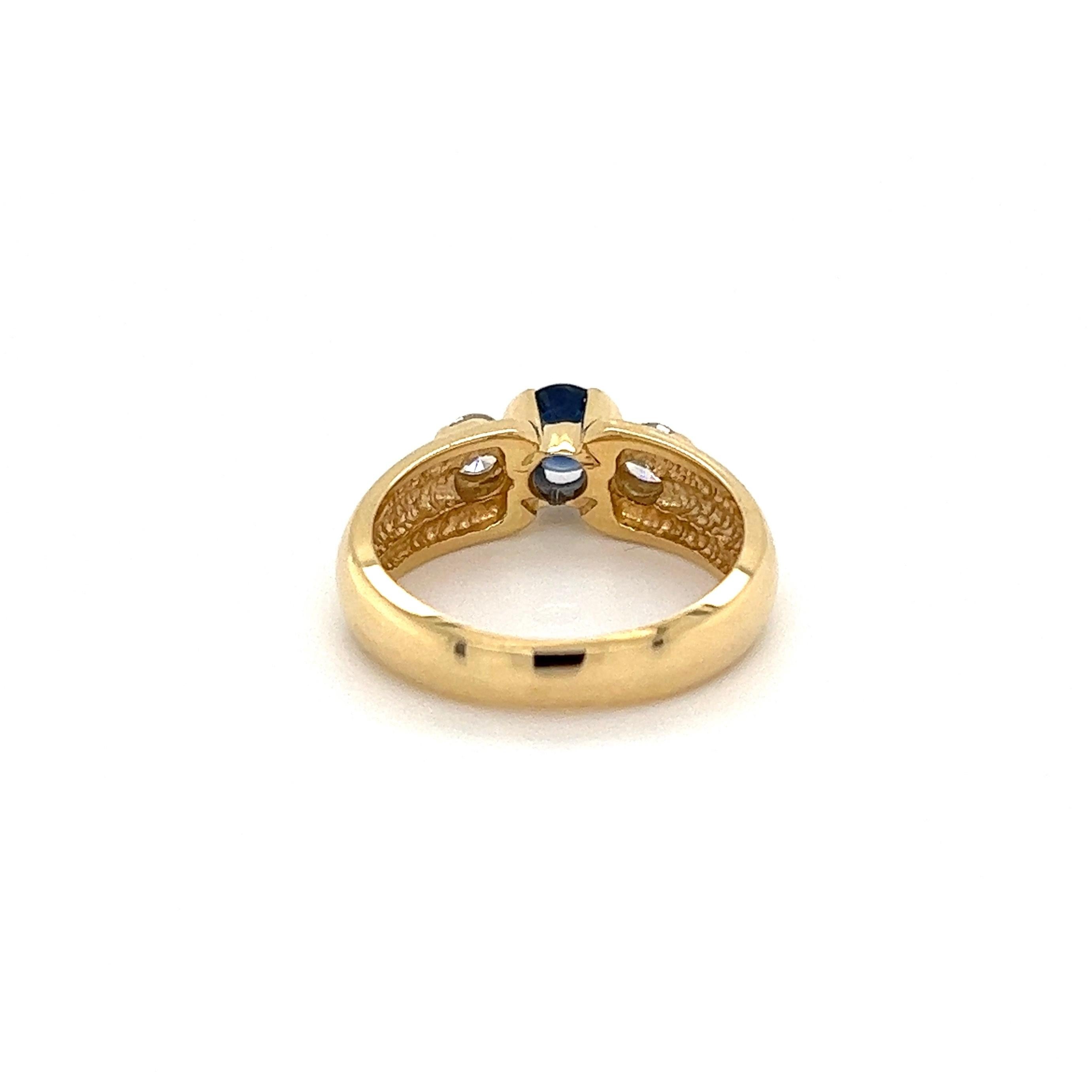 3-Stone Sapphire and Diamond Gold Art Deco Revive Band Ring Fine Estate Jewelry Pour femmes en vente