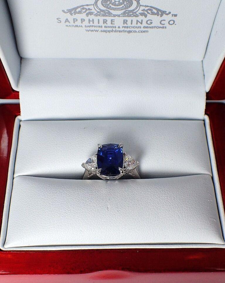 Bague en saphir à 3 pierres, saphir naturel bleu royal de 3,79 carats certifié GIA  en vente 5