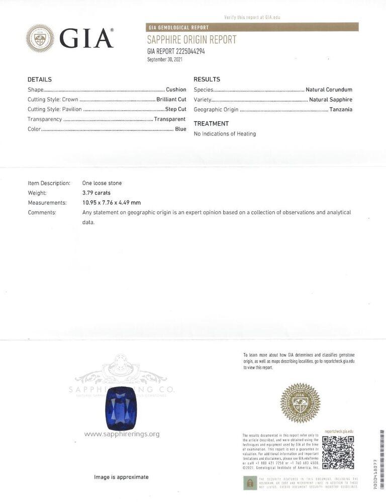 New Platinum 950 custom unheated sapphire ring, containing a long cushion cut natural blue sapphire from Tanzania measuring 10.95 x 7.76 x 4.49 mm, at 3.79 carat. Type II. Couleur bleue foncée, forte, GIA B 7/5, sertie de 2 diamants taille cœur, un