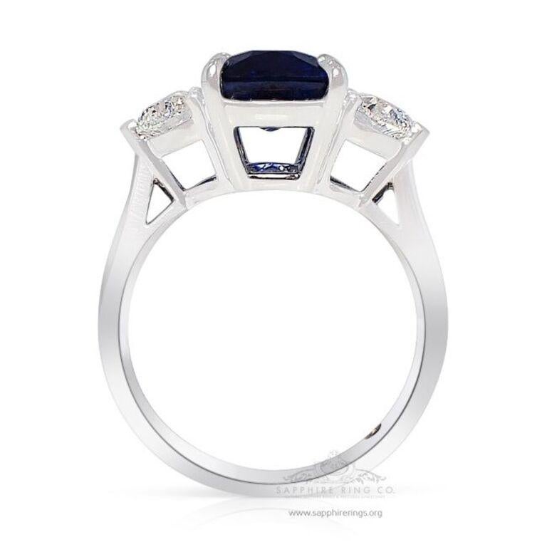 3 Stone Sapphire Ring, 3.79 Carat Royal Blue Natural Sapphire GIA Certified  For Sale 2