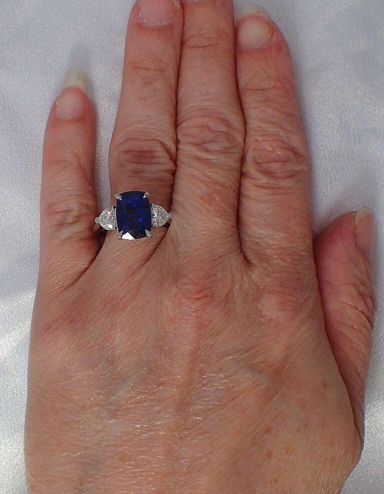 3 Stone Sapphire Ring, 3.79 Carat Royal Blue Natural Sapphire GIA Certified  For Sale 4