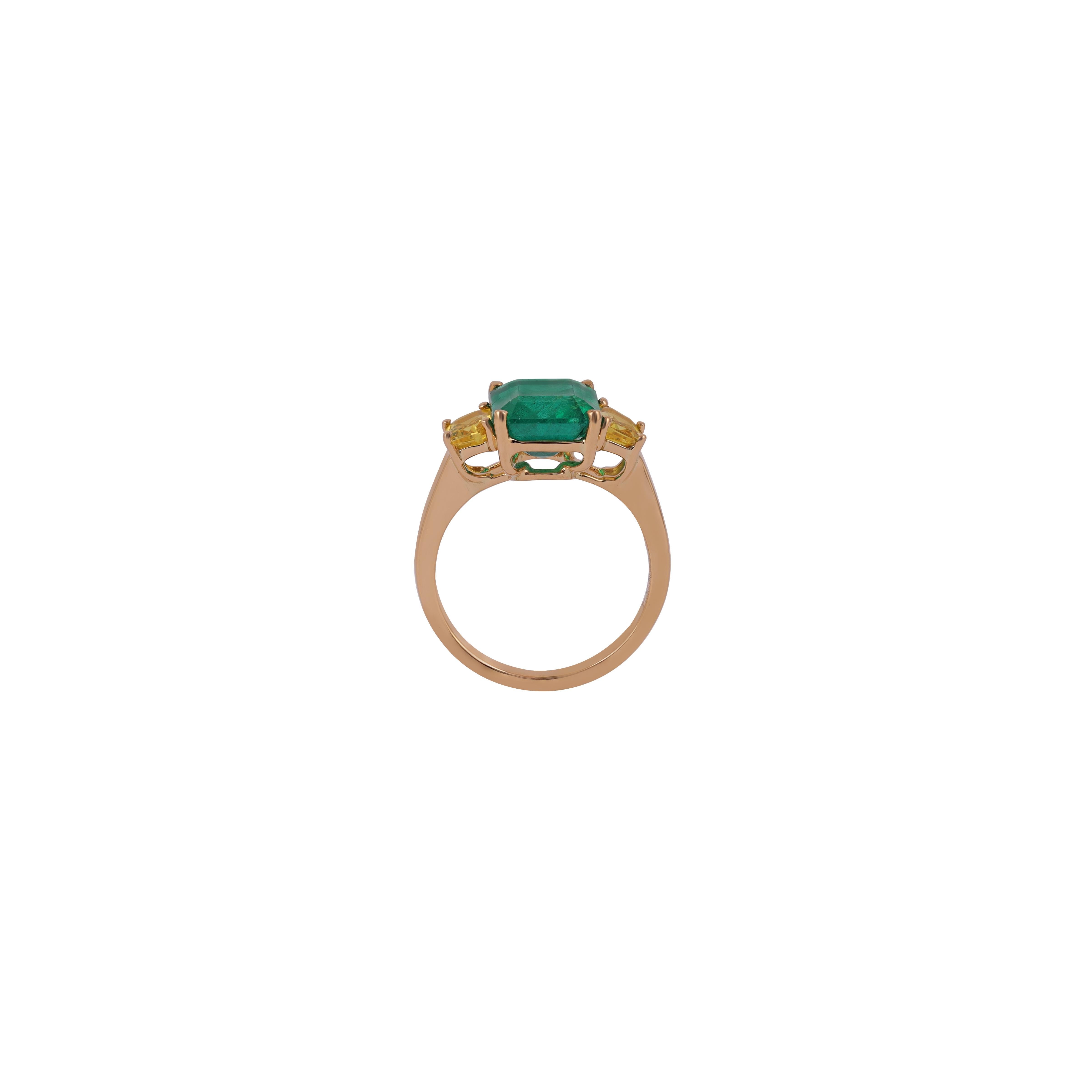 Modernist 3 Stone Zambian Emerald & Yellow Sapphire Wedding Ring 18k Gold For Sale