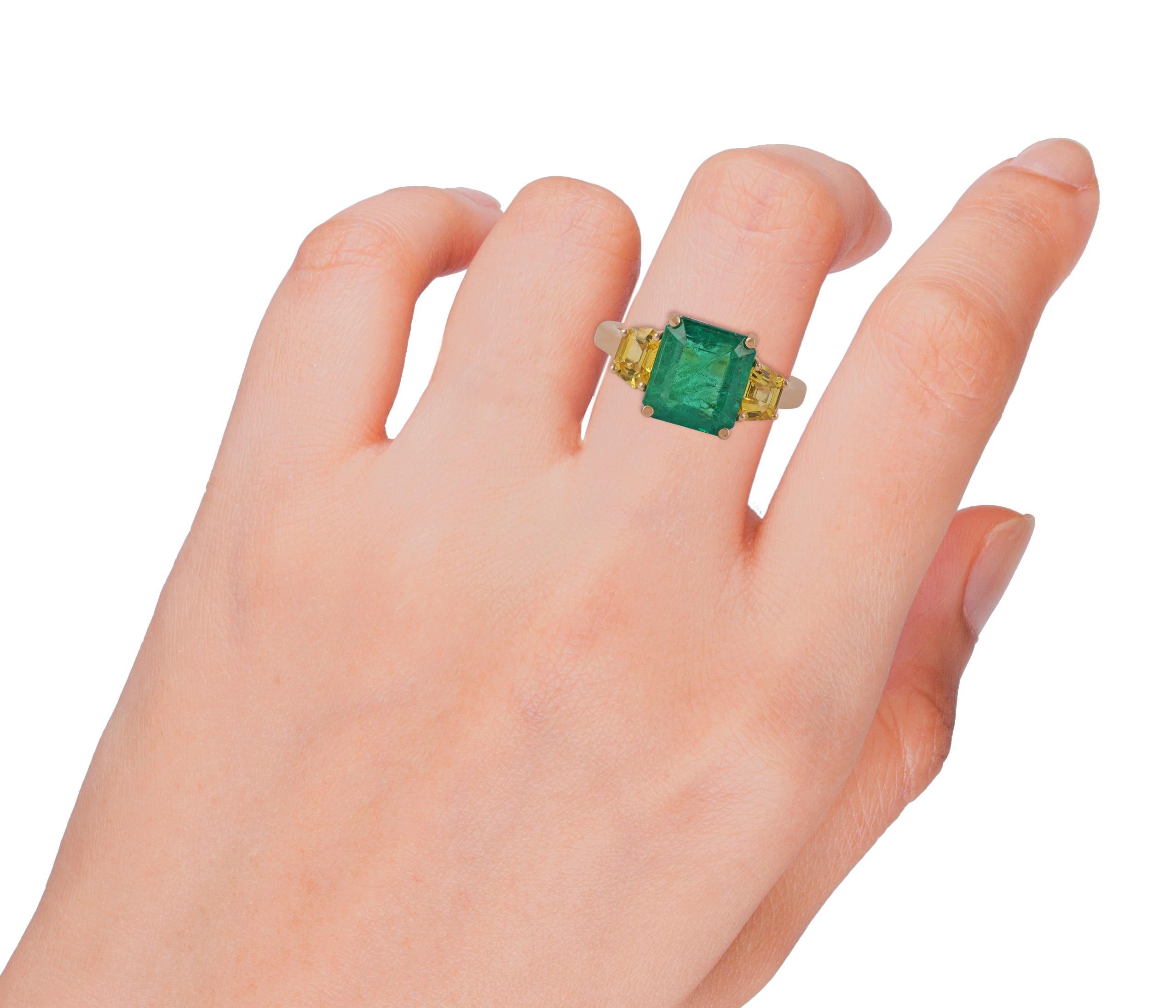 3 Stone Zambian Emerald & Yellow Sapphire Wedding Ring 18k Gold In New Condition For Sale In Jaipur, Rajasthan