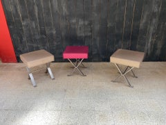 3 sgabelli in alluminio fuso e similpelle, 1970 circa