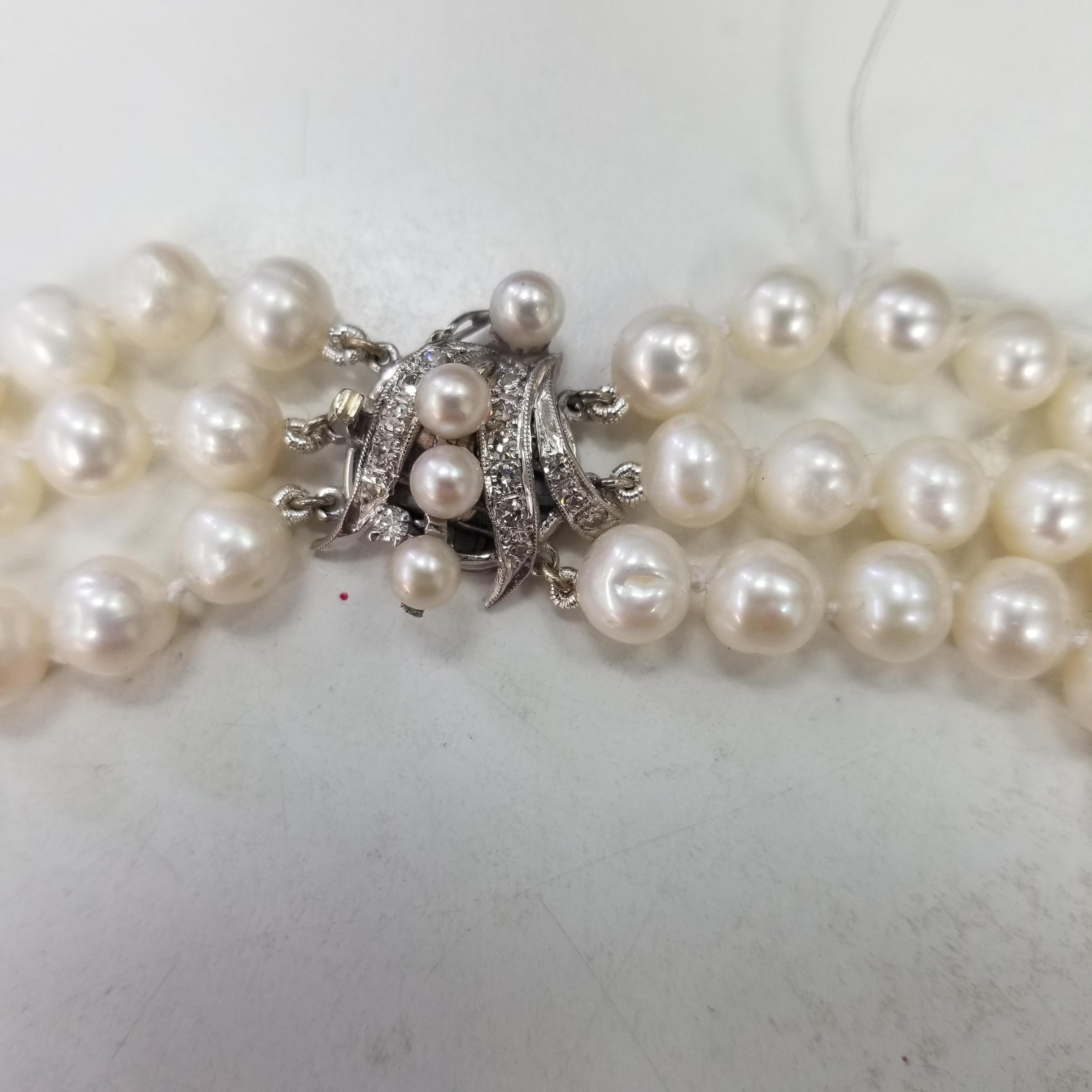 Taille ronde 3 rangs de perles de culture d'eau douce avec diamants 14 carats de 2,16 carats. Rondles en vente