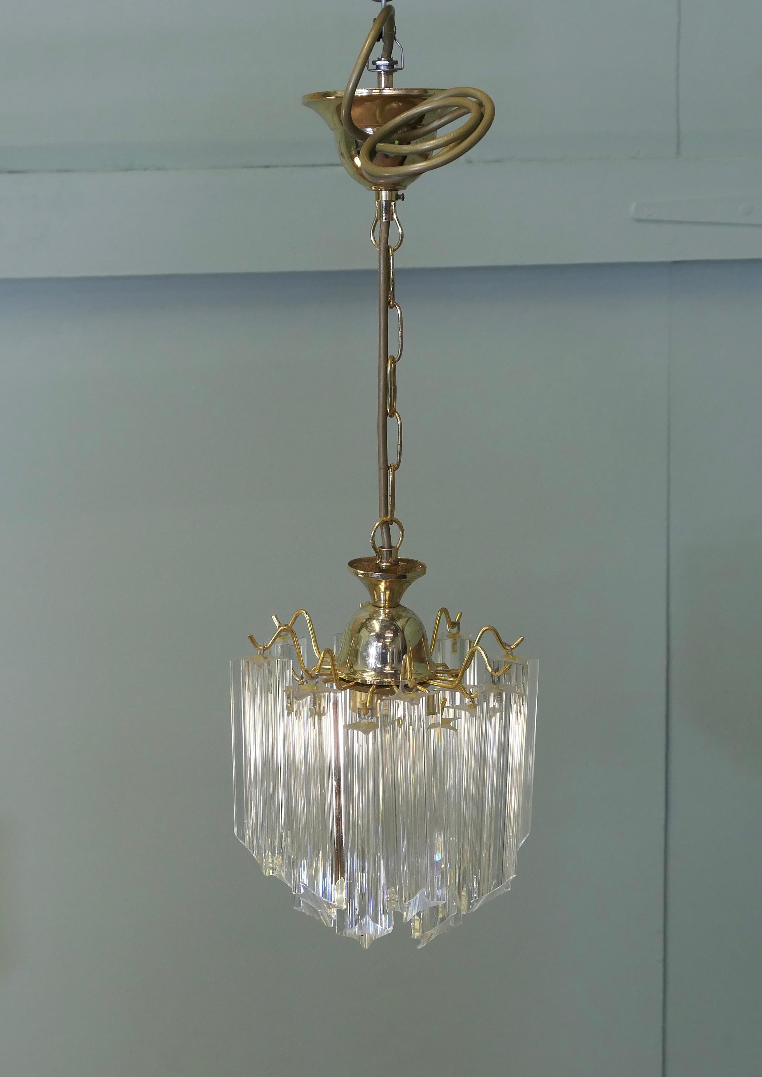 Metà XX secolo 3 splendidi lampadari di cristallo Art Deco  Questi sono pezzi superbi provenienti dalla Francia in vendita