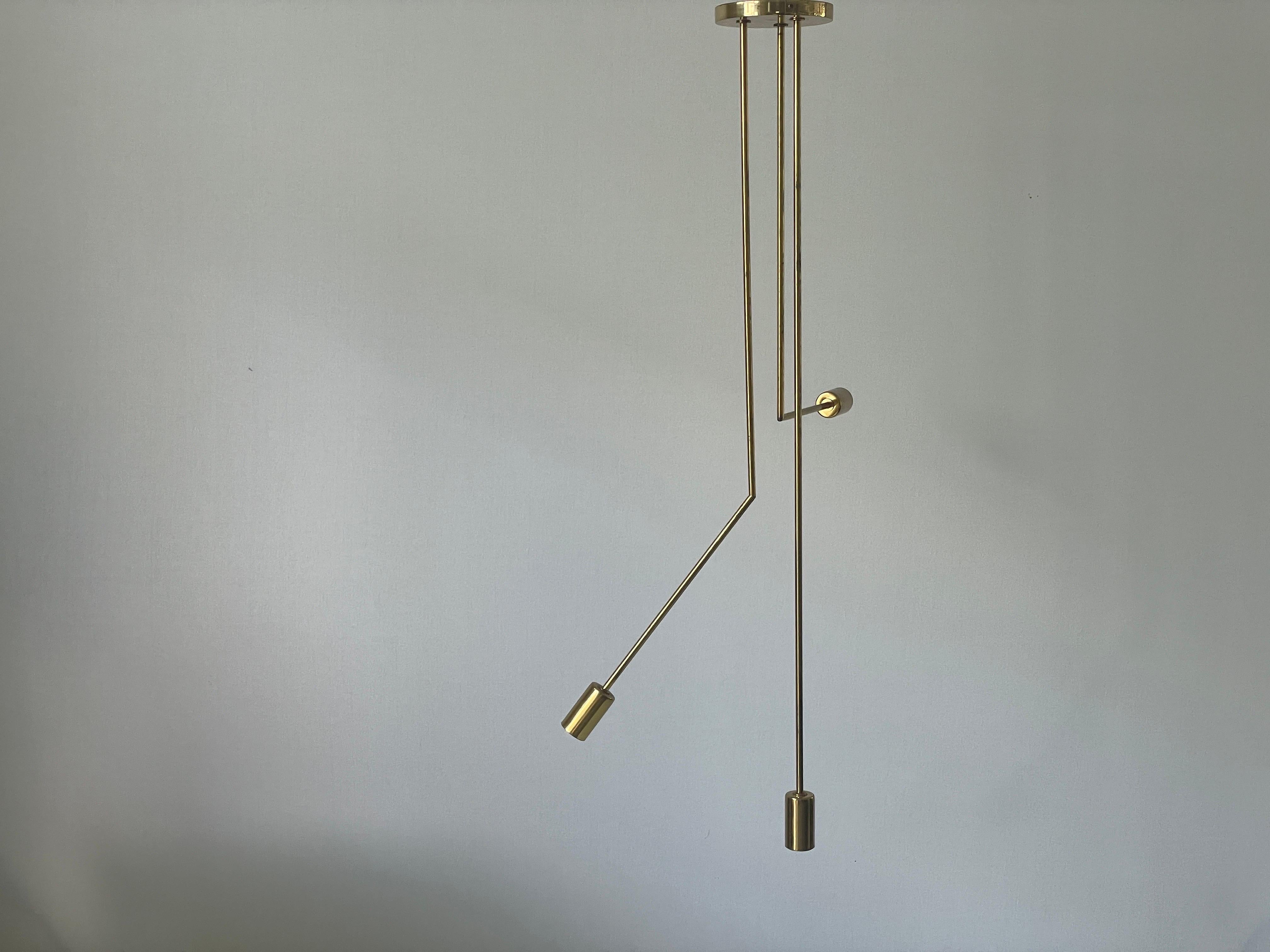 Lámpara de techo empotrada Sputnik de latón de diseño italiano armada de 3 alturas, años 70, Italia


La pantalla está en muy buen estado vintage.

Esta lámpara funciona con 3 bombillas E27. 
Con cable y apto para su uso con 220 V y 110 V para todos