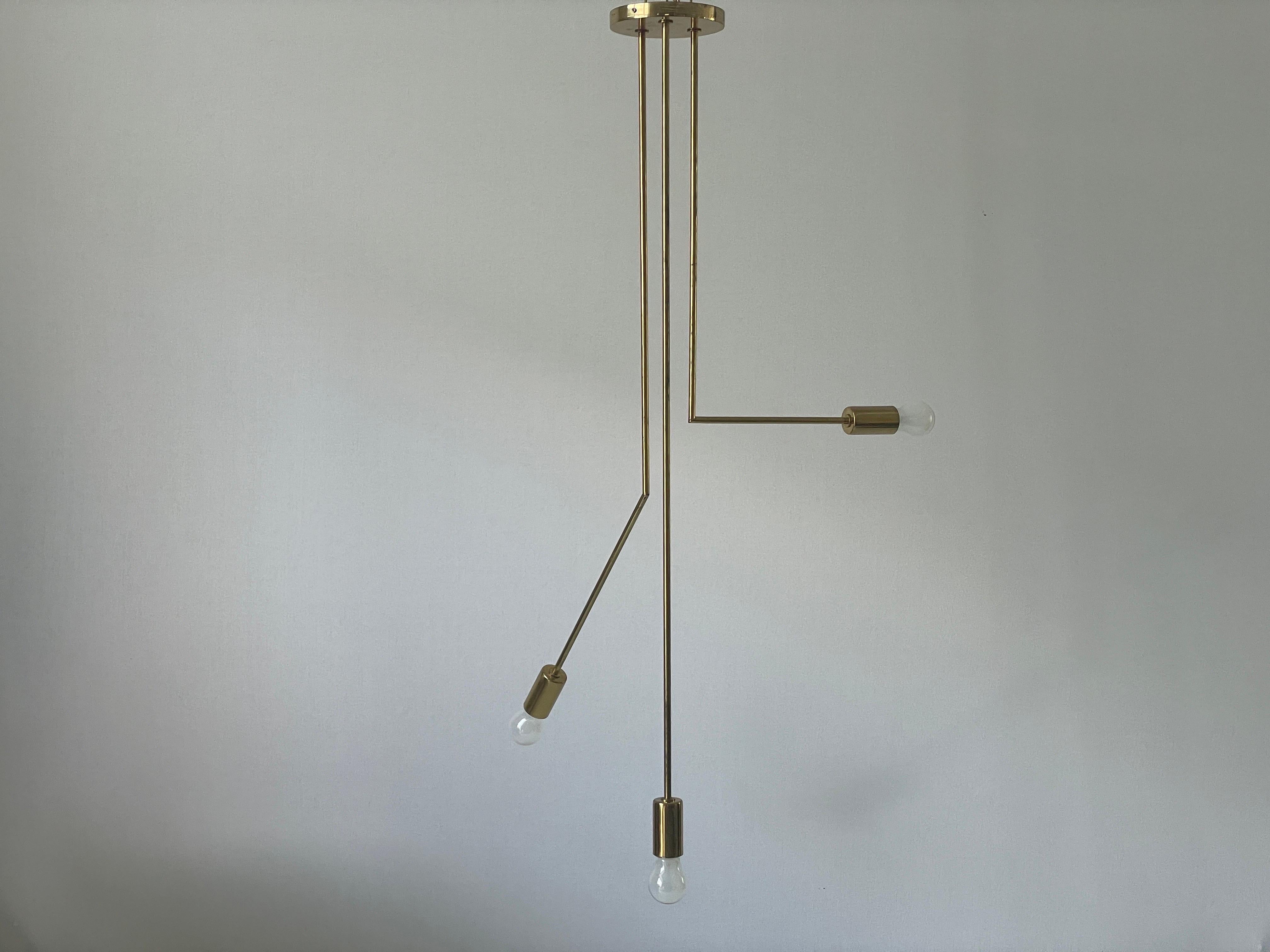 Lámpara de techo empotrada Sputnik de latón de diseño italiano armada de 3 alturas, años 70, Italia Moderno de mediados de siglo en venta