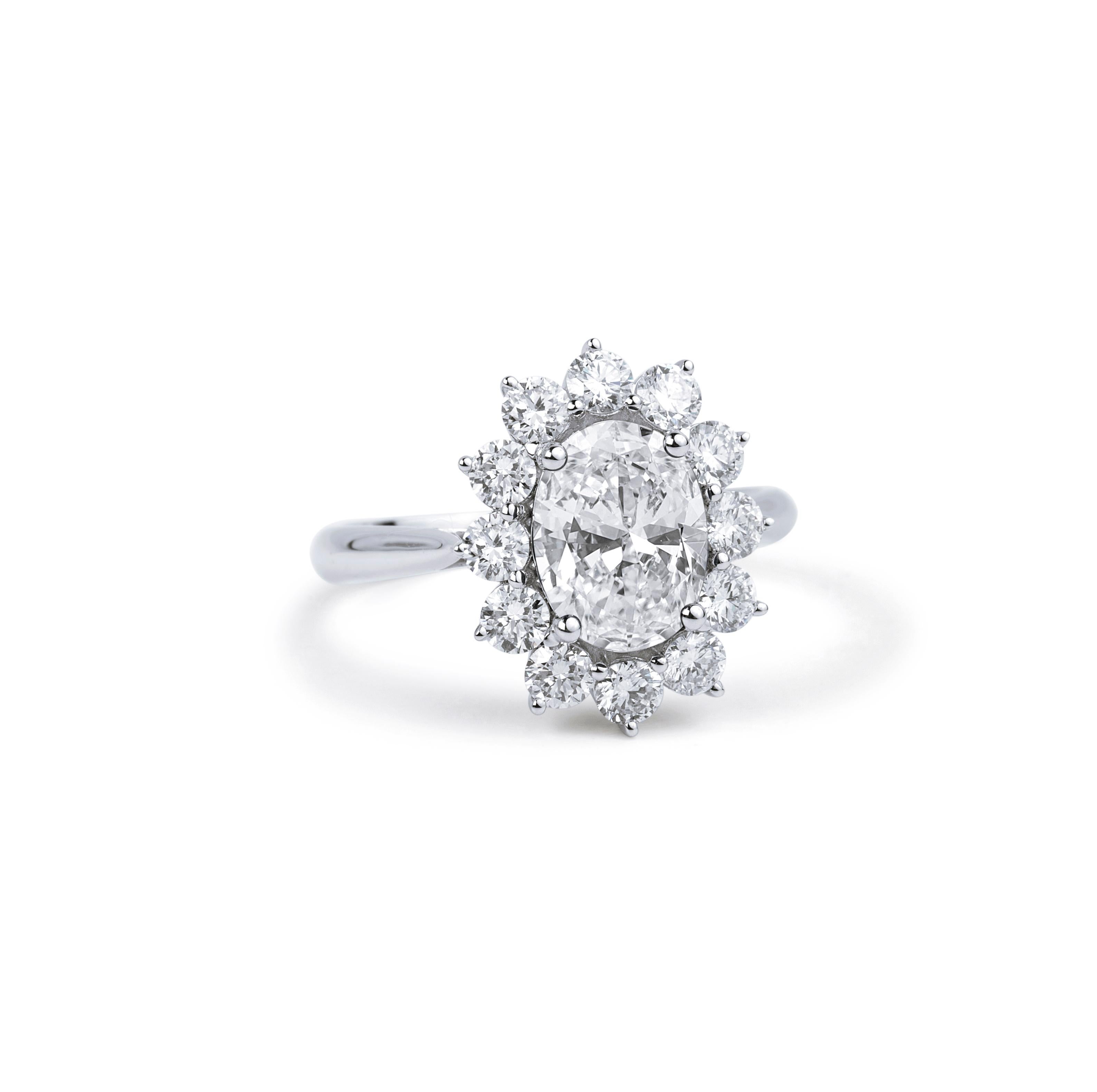 Art Deco GIA Report Certified 2 Carat E VS Oval Cut Diamond Engagement Cocktail Ring 18k  For Sale